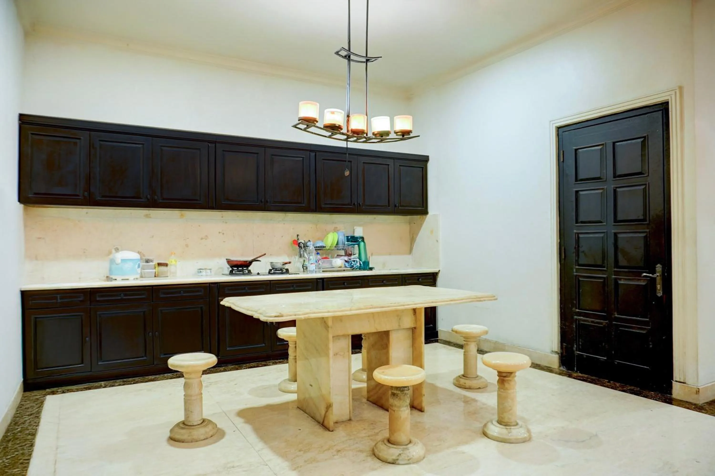 Lobby or reception in Hotel O Stasiun Cirebon Kejaksan Near Alun Alun Cirebon Formerly Family Homestay