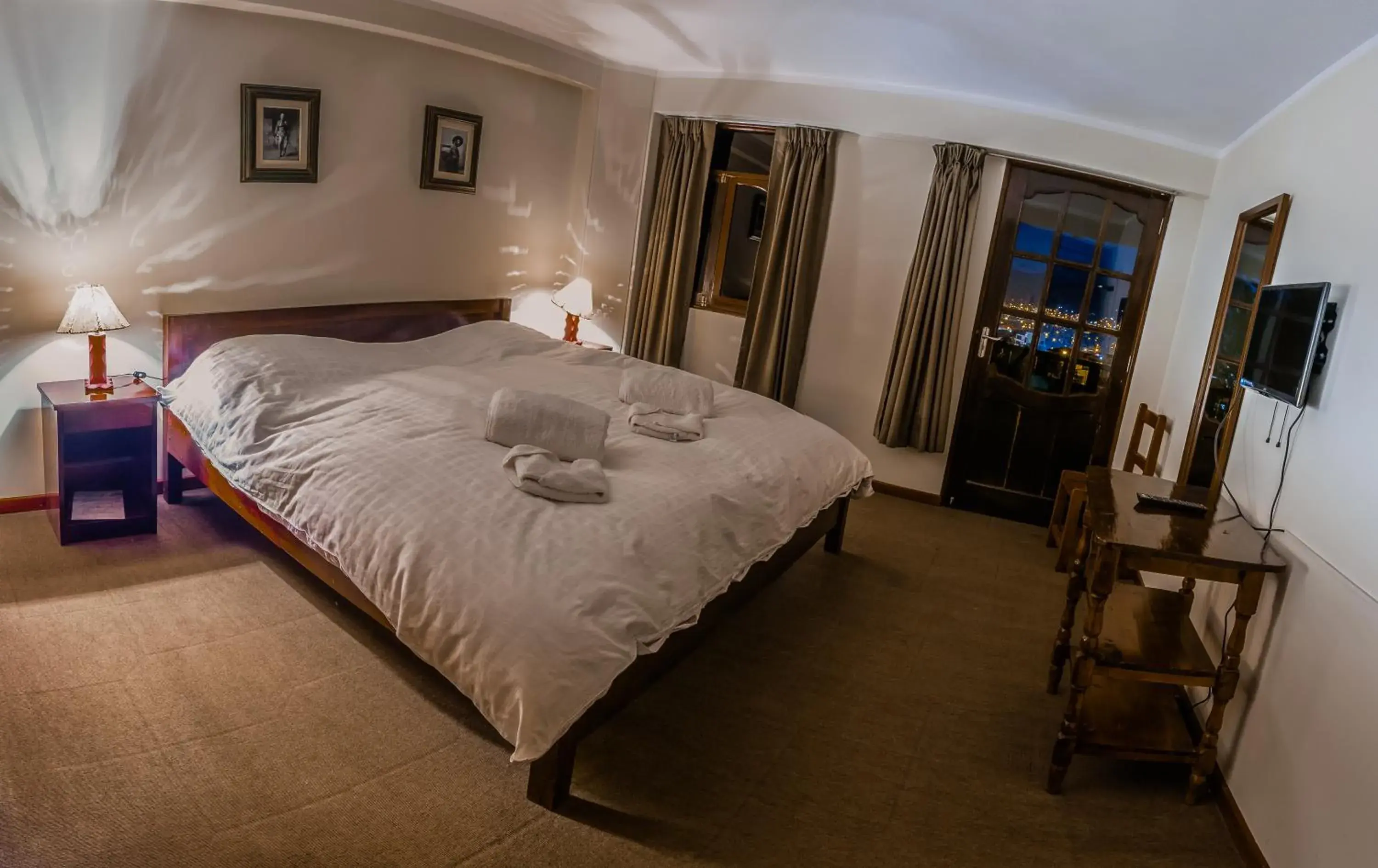 Large Double Room in Hotel Santa Cruz Large Double Room in Hotel Santa Cruz