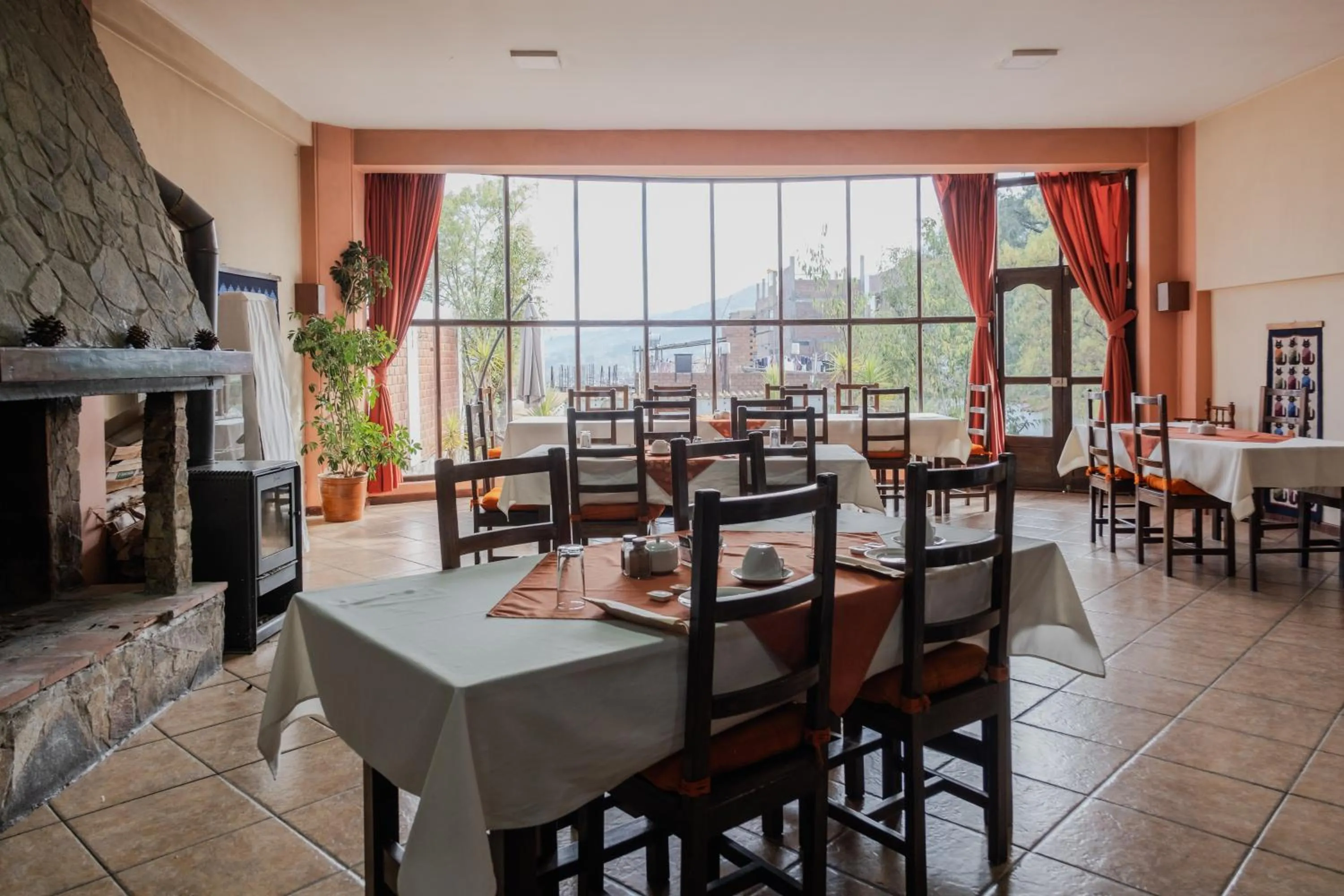 Dining area in Hotel Santa Cruz