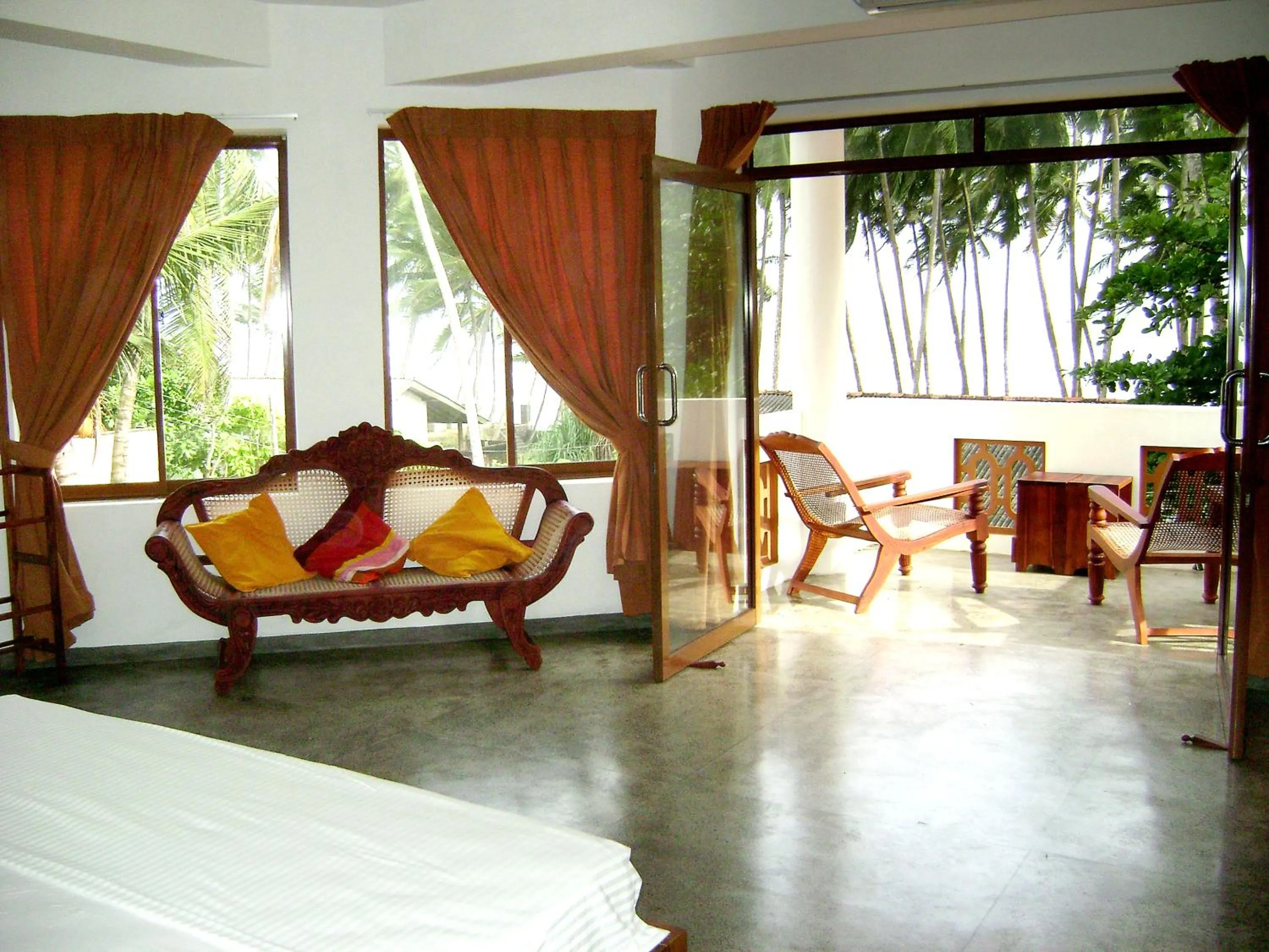 Seating area, Bed in Surf Lanka Hotel