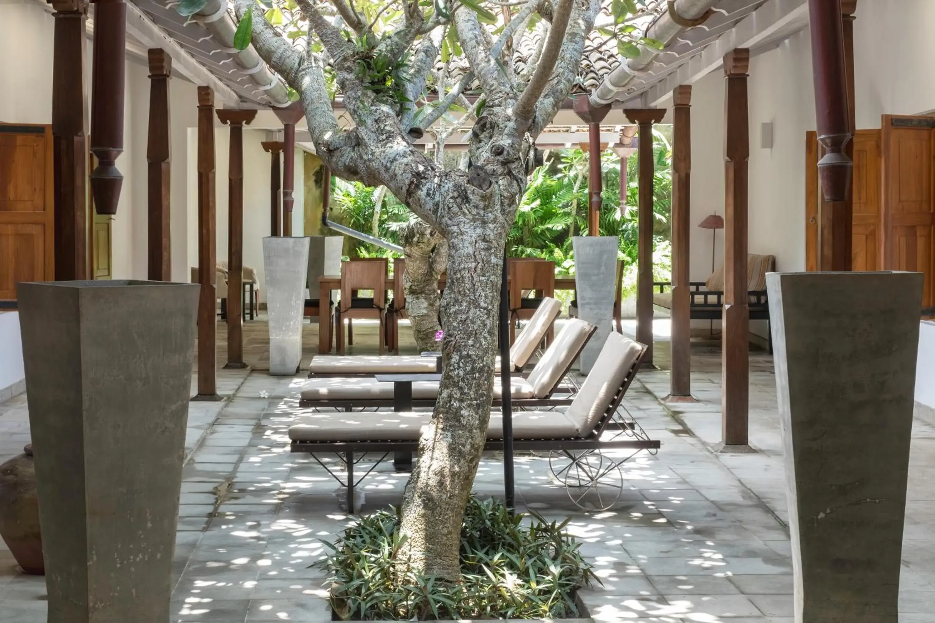 Inner courtyard view in The Fort Printers Inner courtyard view in The Fort Printers