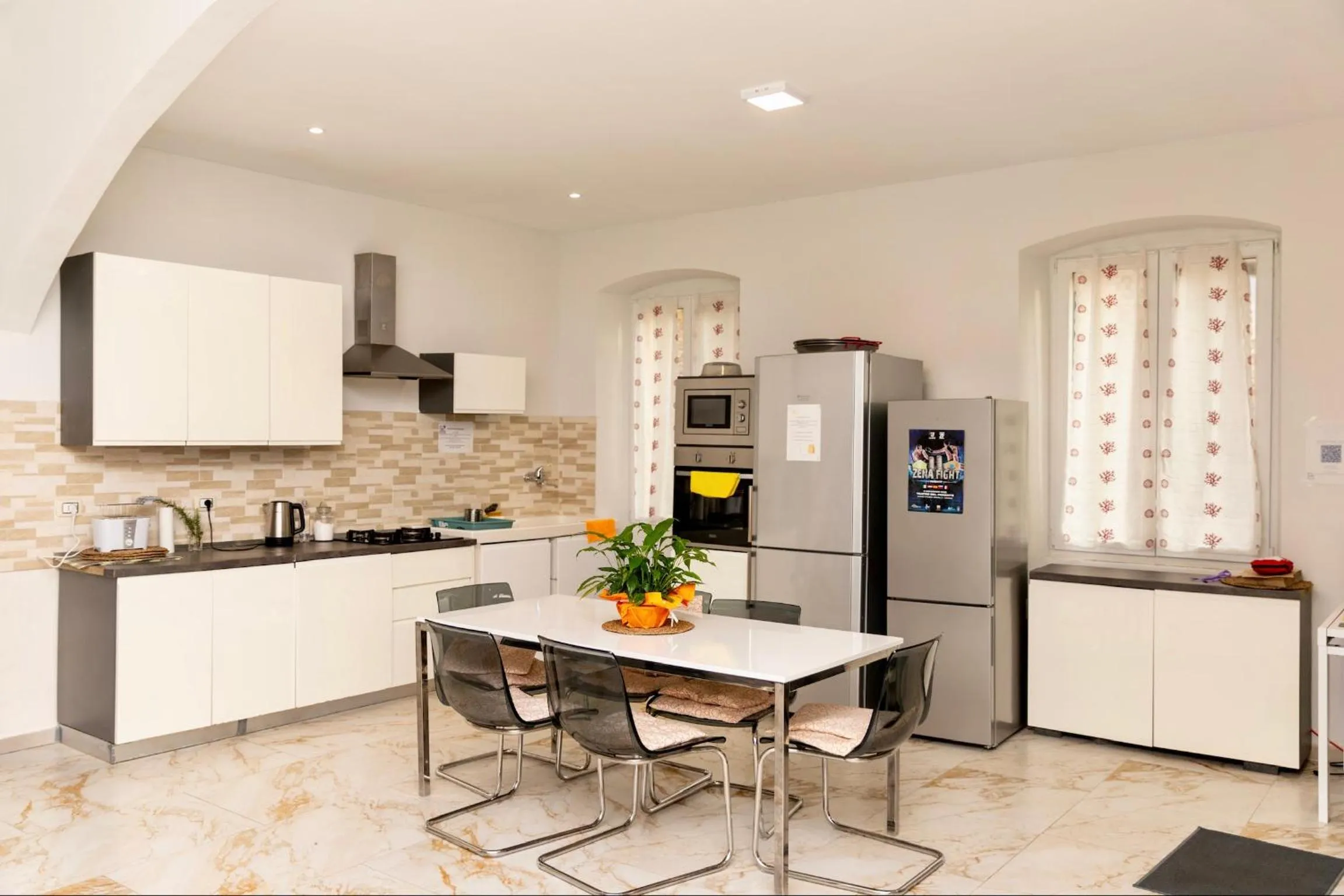 Kitchen or kitchenette in Hostel Bosmi Bed&Language Liguria