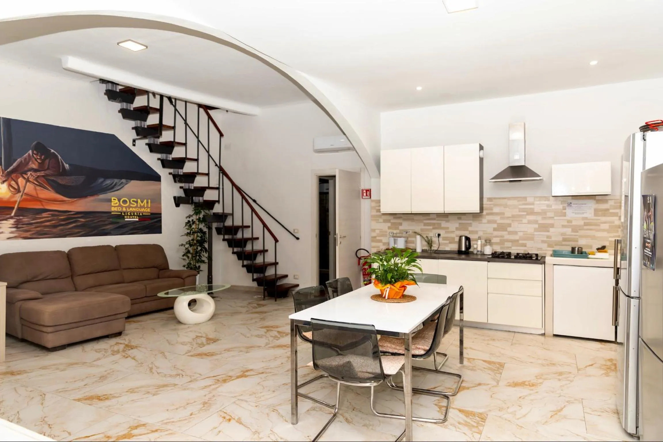 Kitchen or kitchenette in Hostel Bosmi Bed&Language Liguria