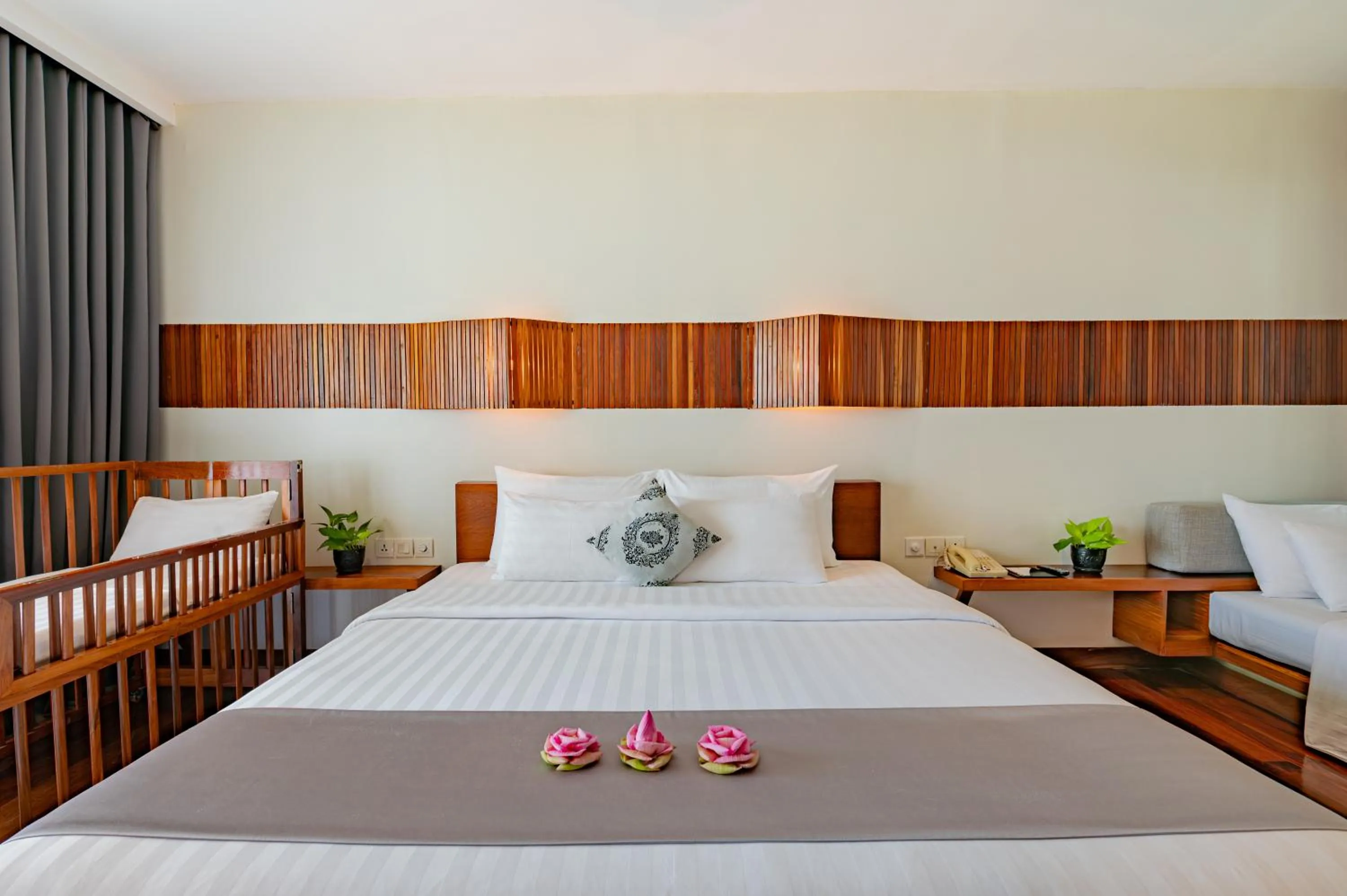 Bed in Somadevi Residence