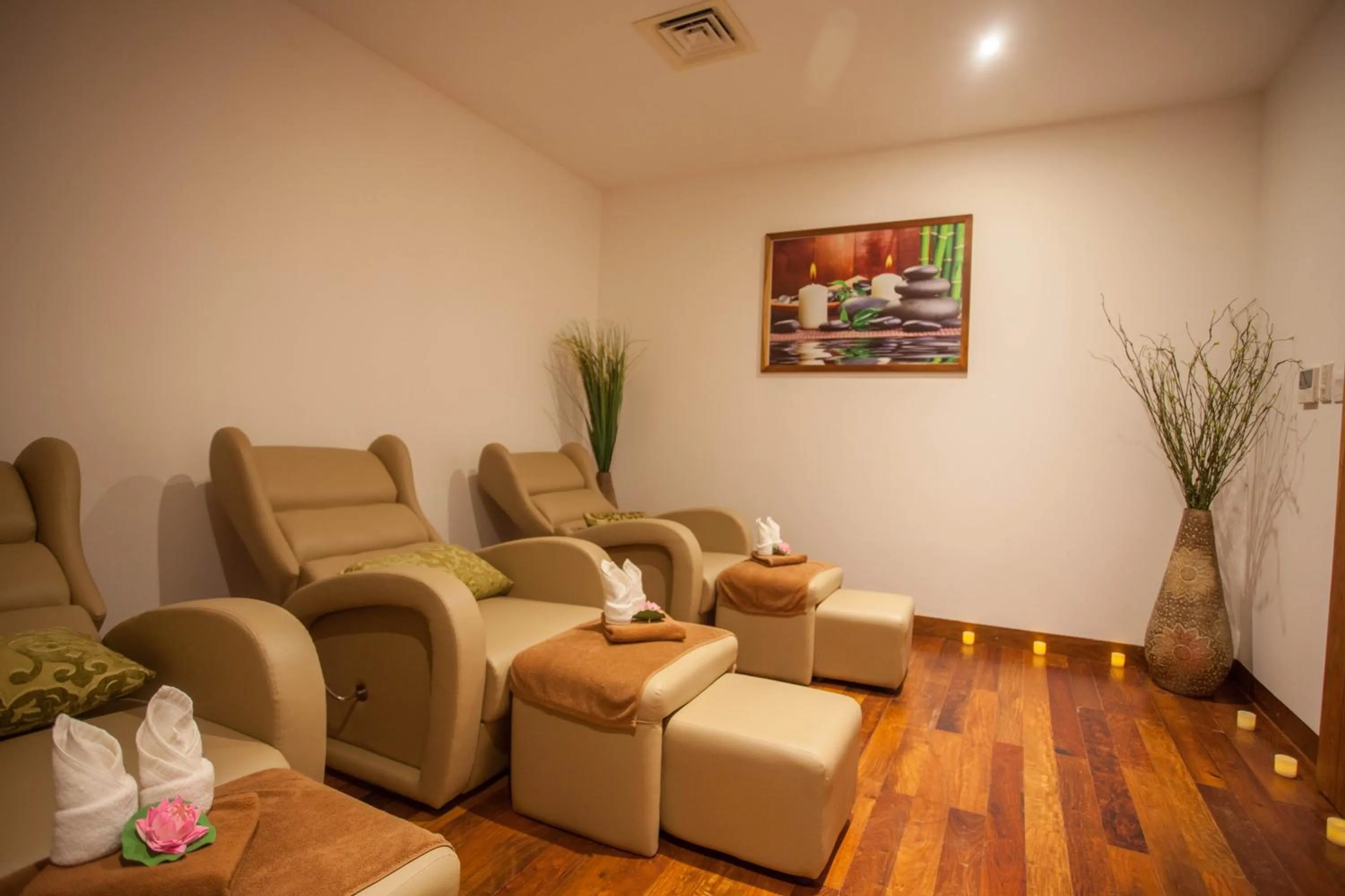 Massage in Somadevi Residence