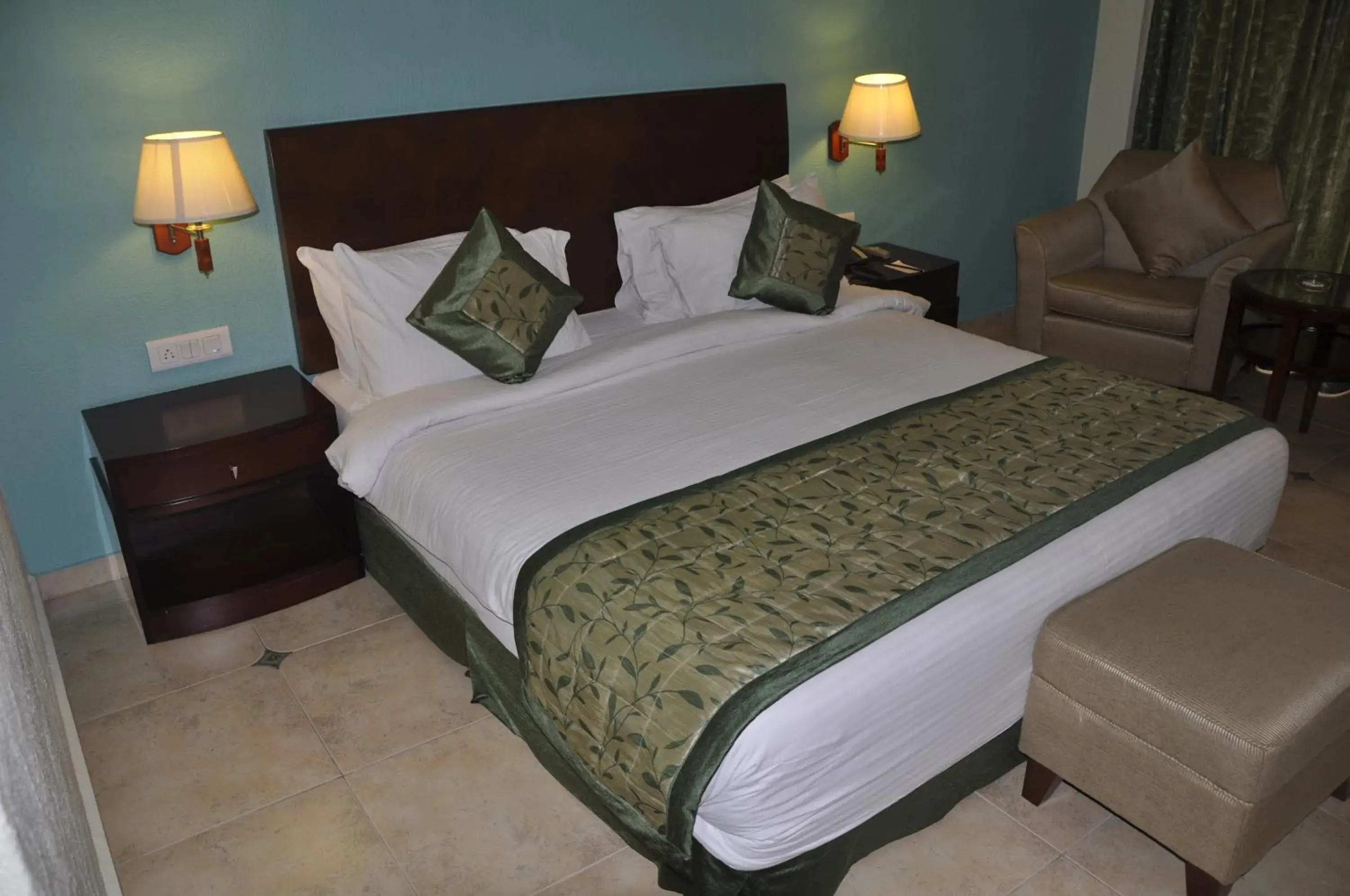 Deluxe Room in The White Hotel Katra, a member of Radisson Individuals Deluxe Room in The White Hotel Katra, a member of Radisson Individuals