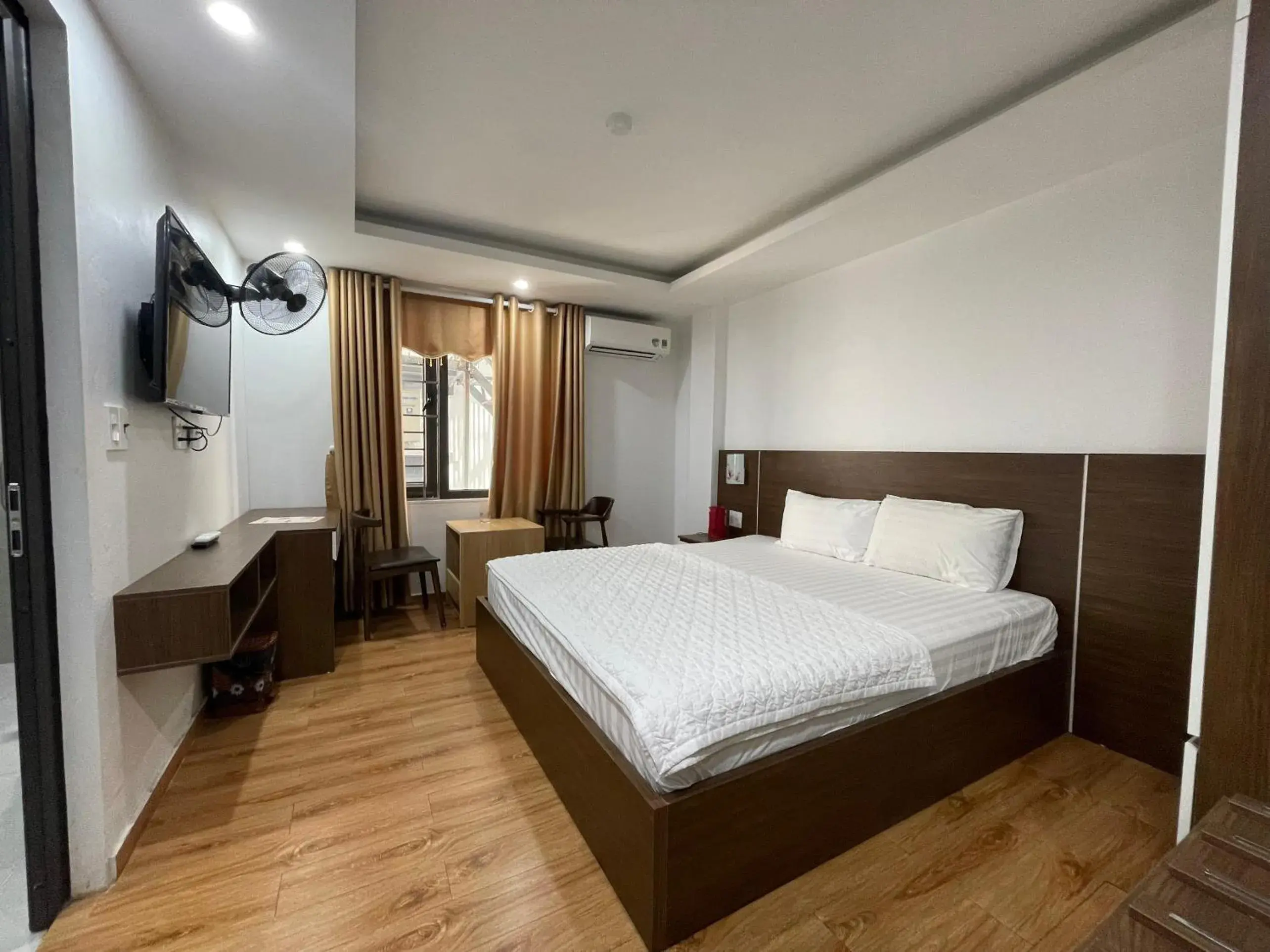 Standard Queen Room in Noi Bai Airport Hotel Standard Queen Room in Noi Bai Airport Hotel