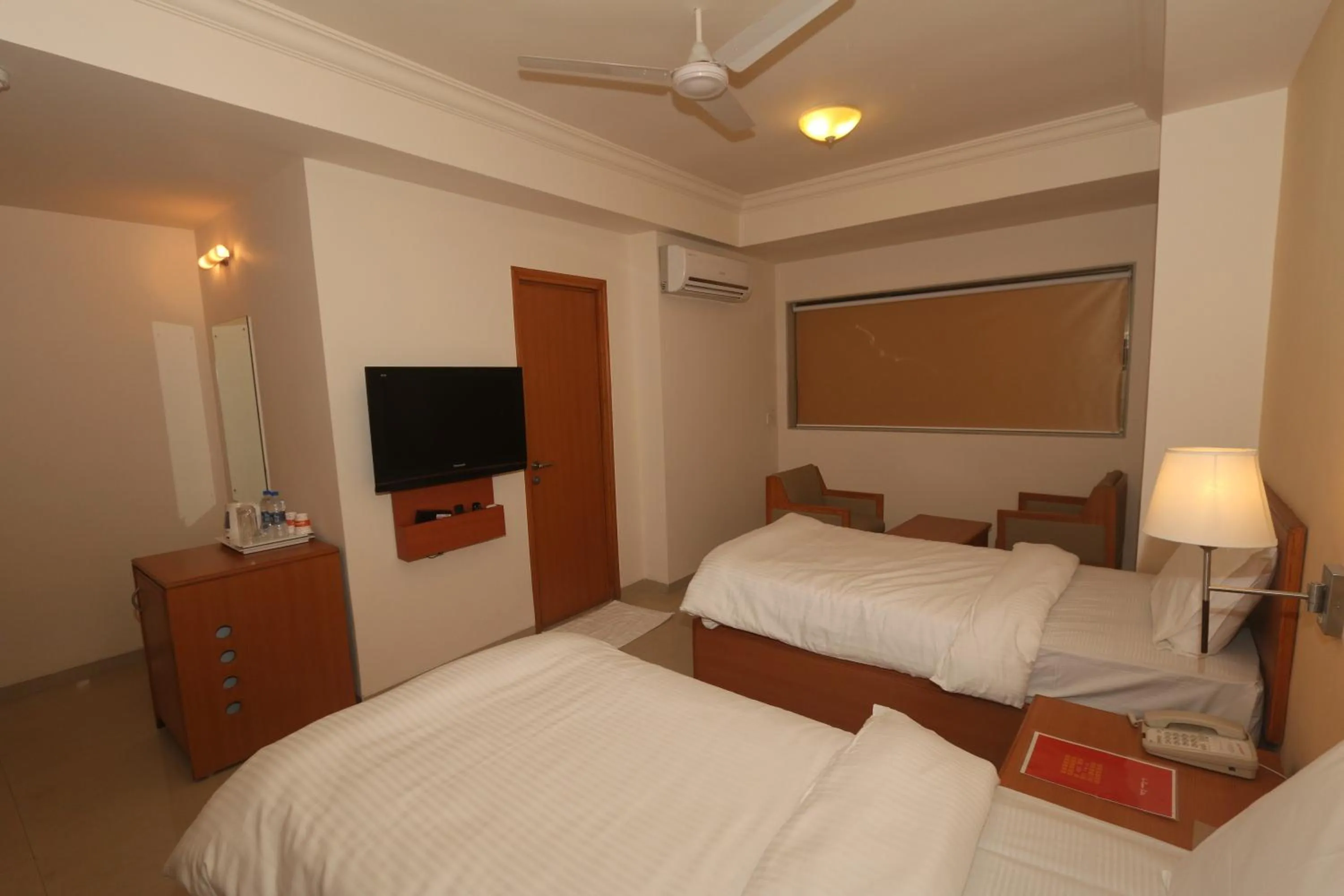 Bedroom, Bed in Ginger Thane