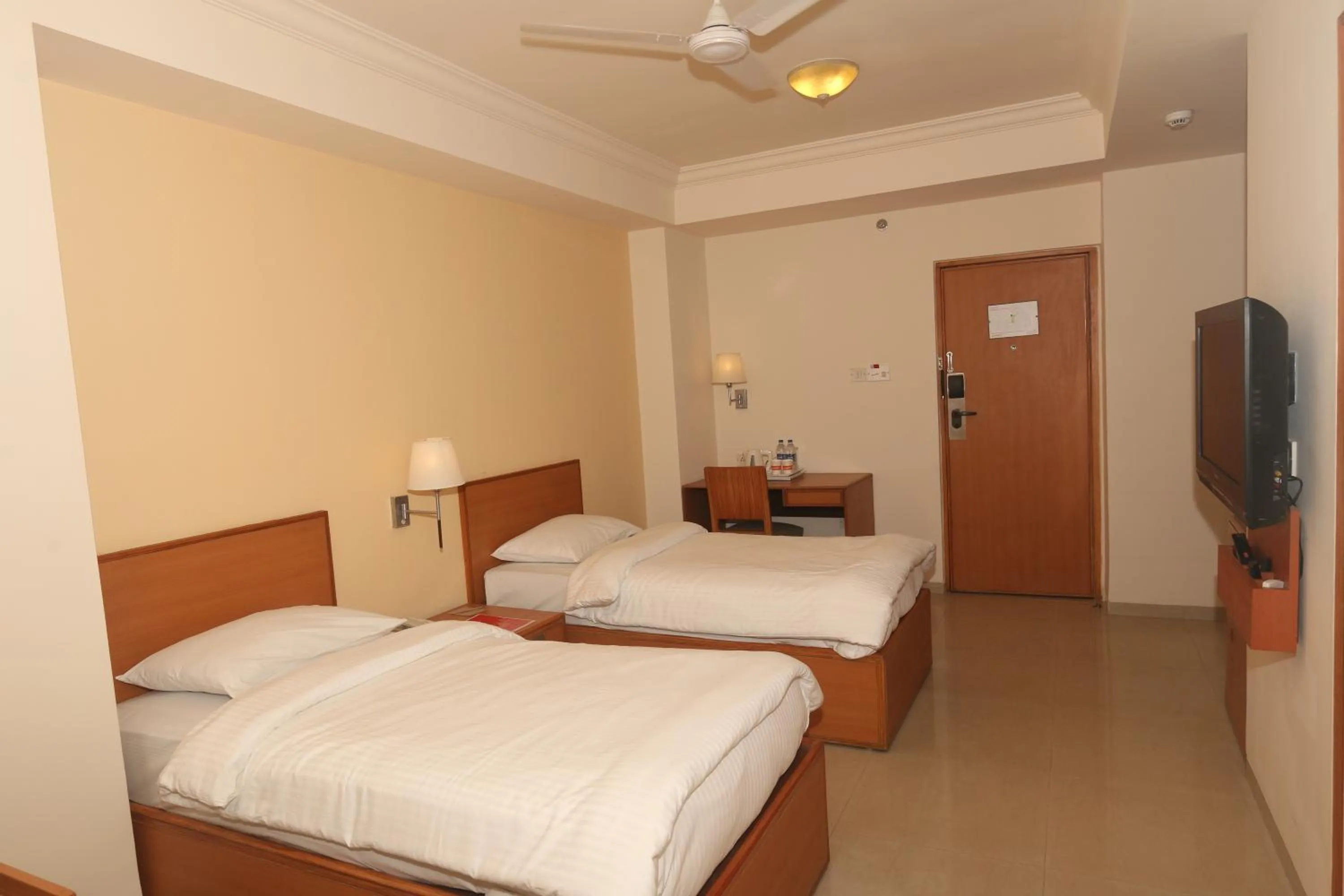 Bedroom, Bed in Ginger Thane