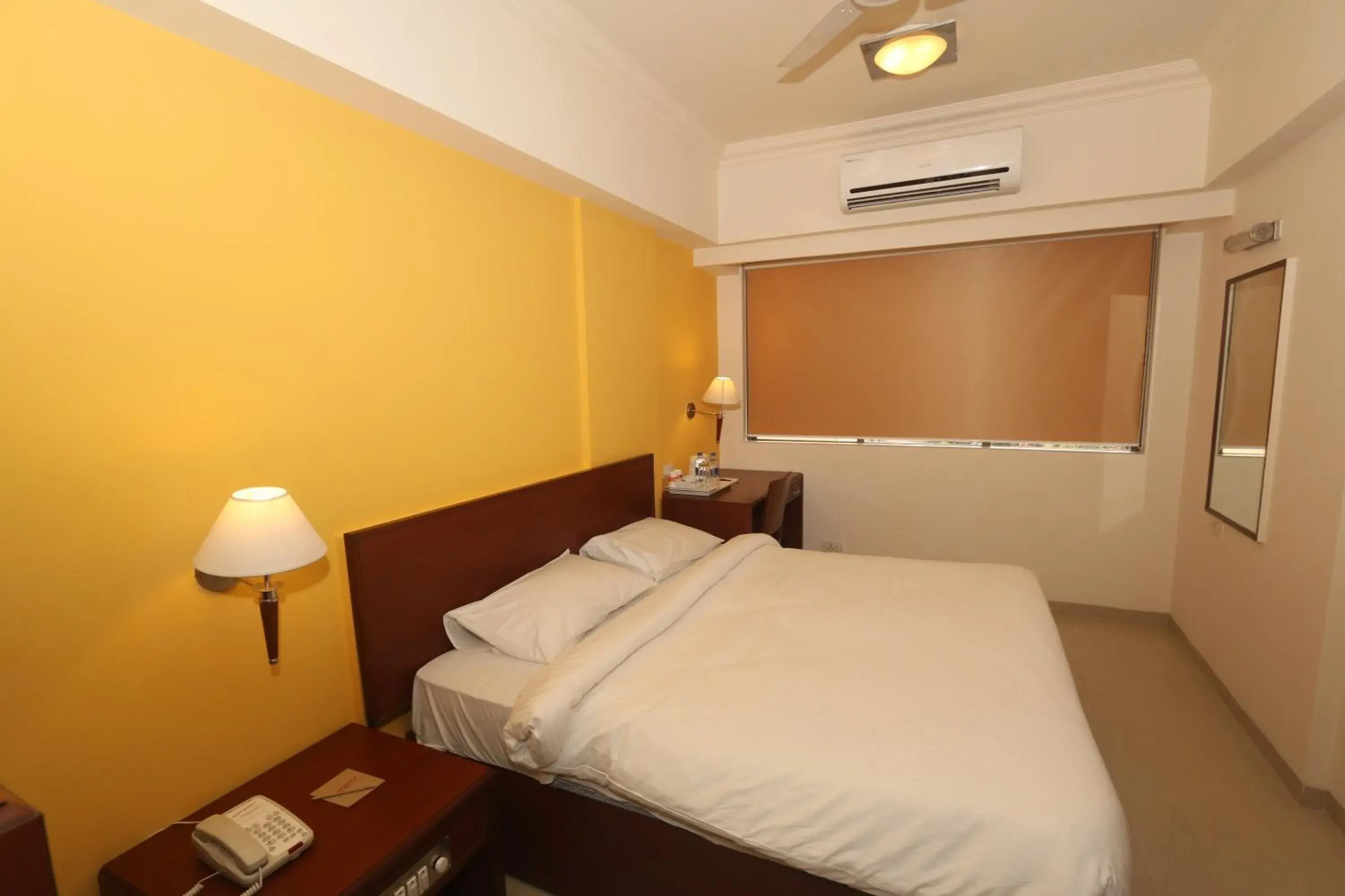 Bedroom, Bed in Ginger Thane Bedroom, Bed in Ginger Thane