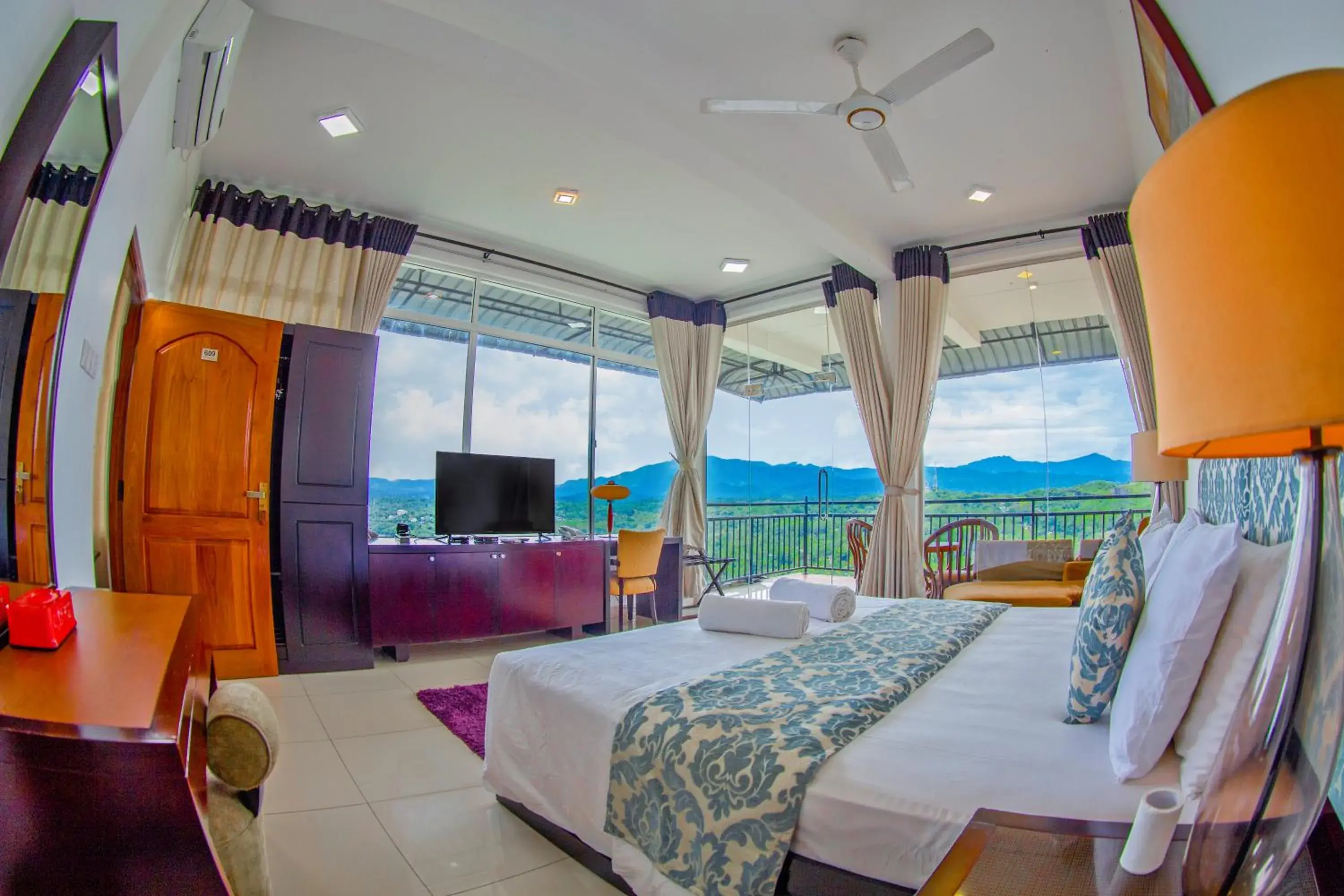 Romance Hills Hotel Romance Hills Hotel