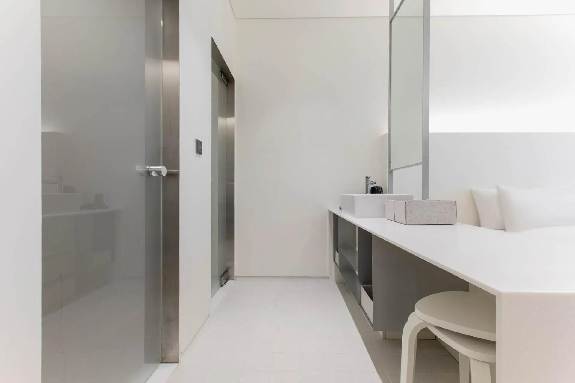 La Scene Hotel