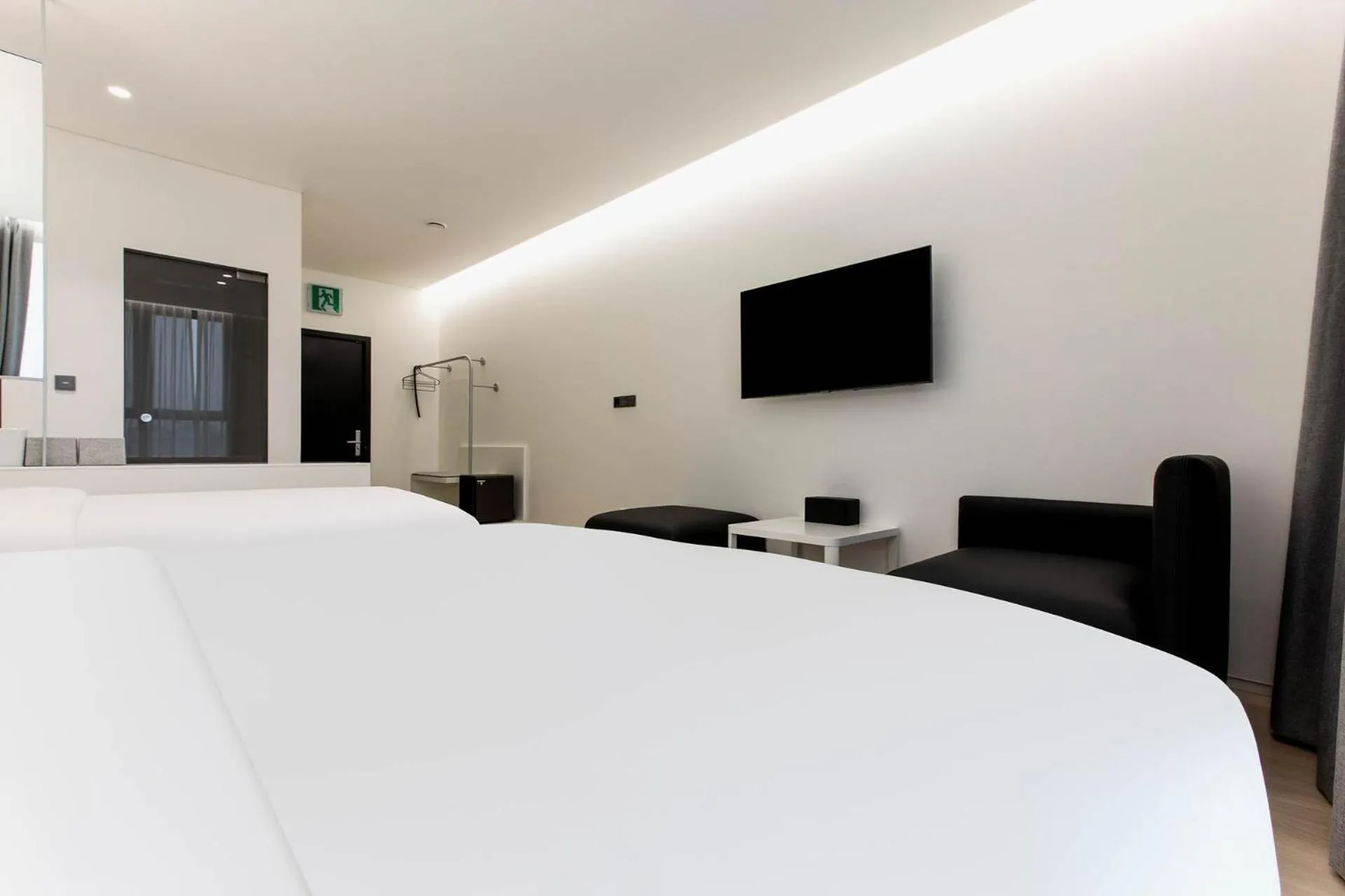 La Scene Hotel
