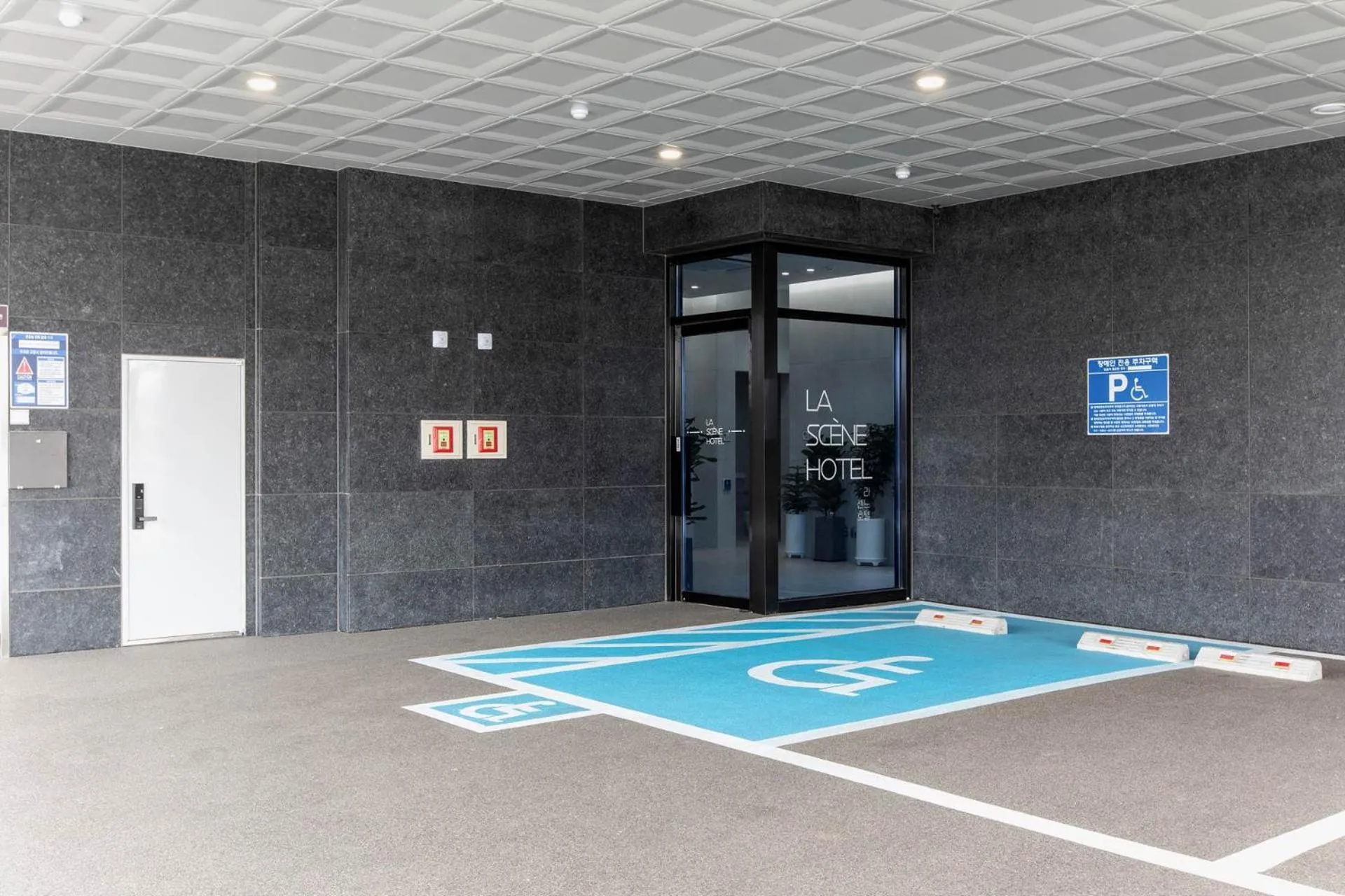 La Scene Hotel