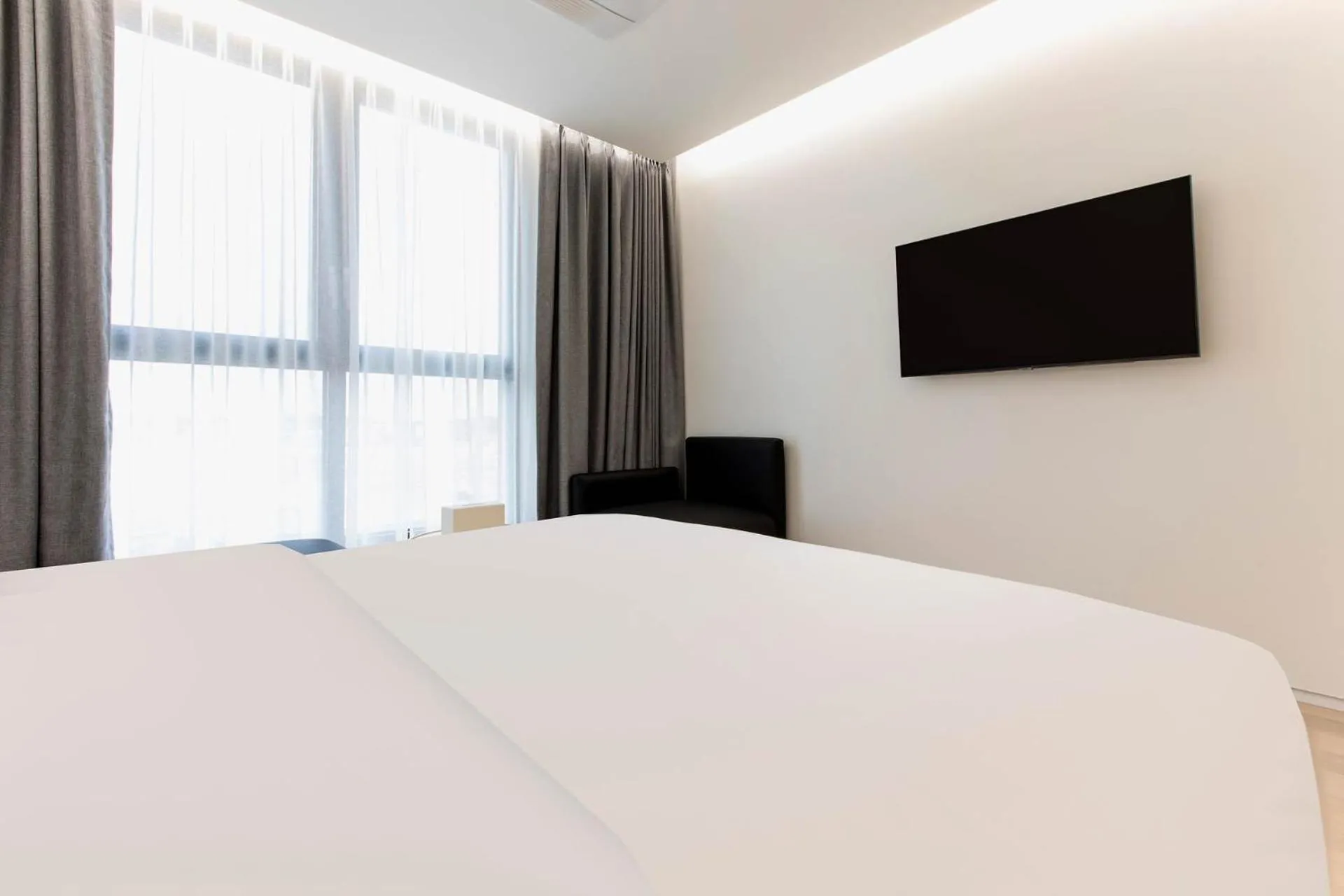 Bed in La Scene Hotel