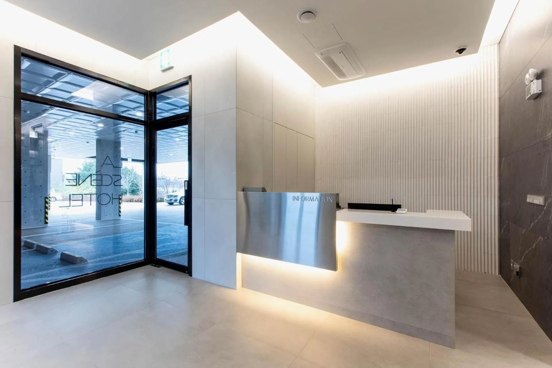 La Scene Hotel