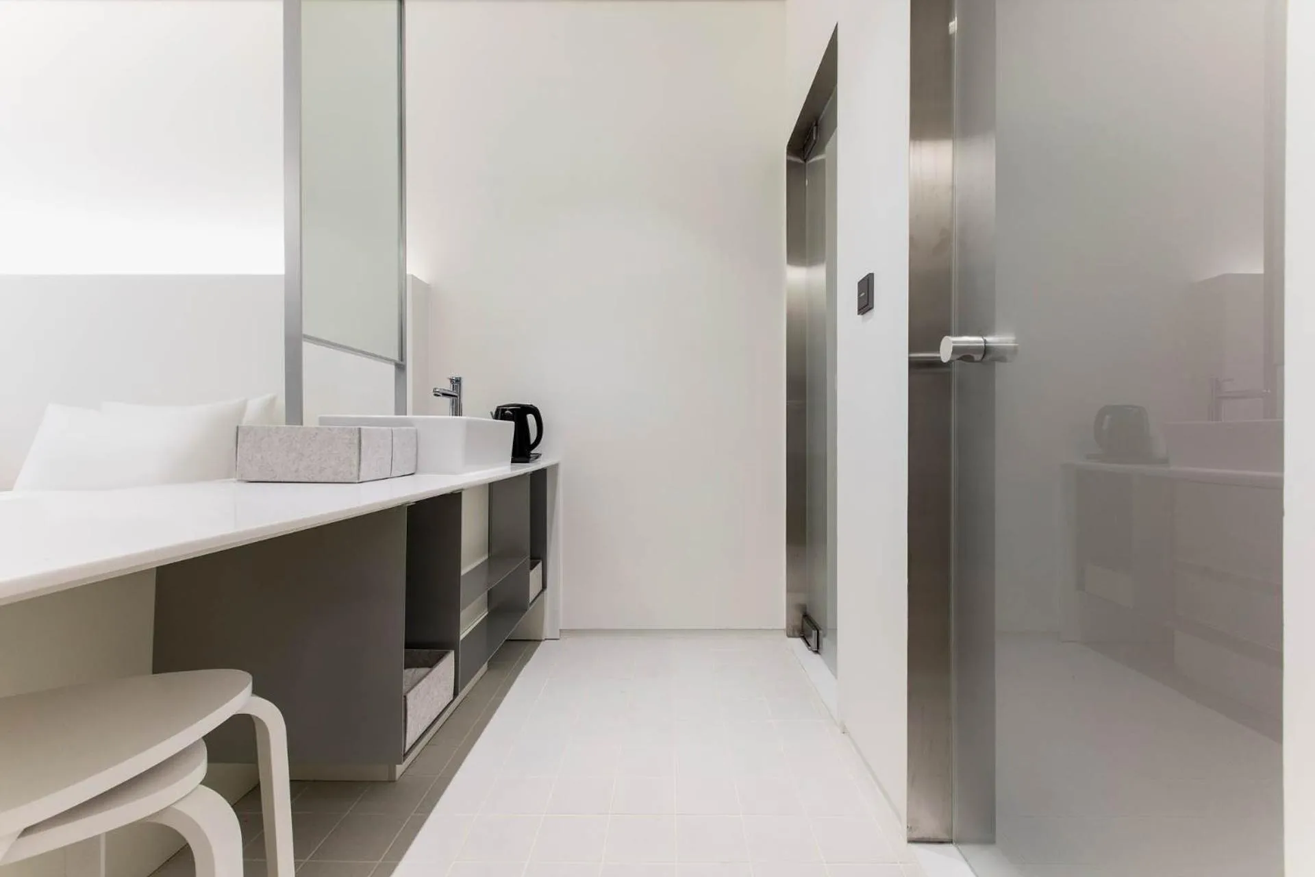 La Scene Hotel