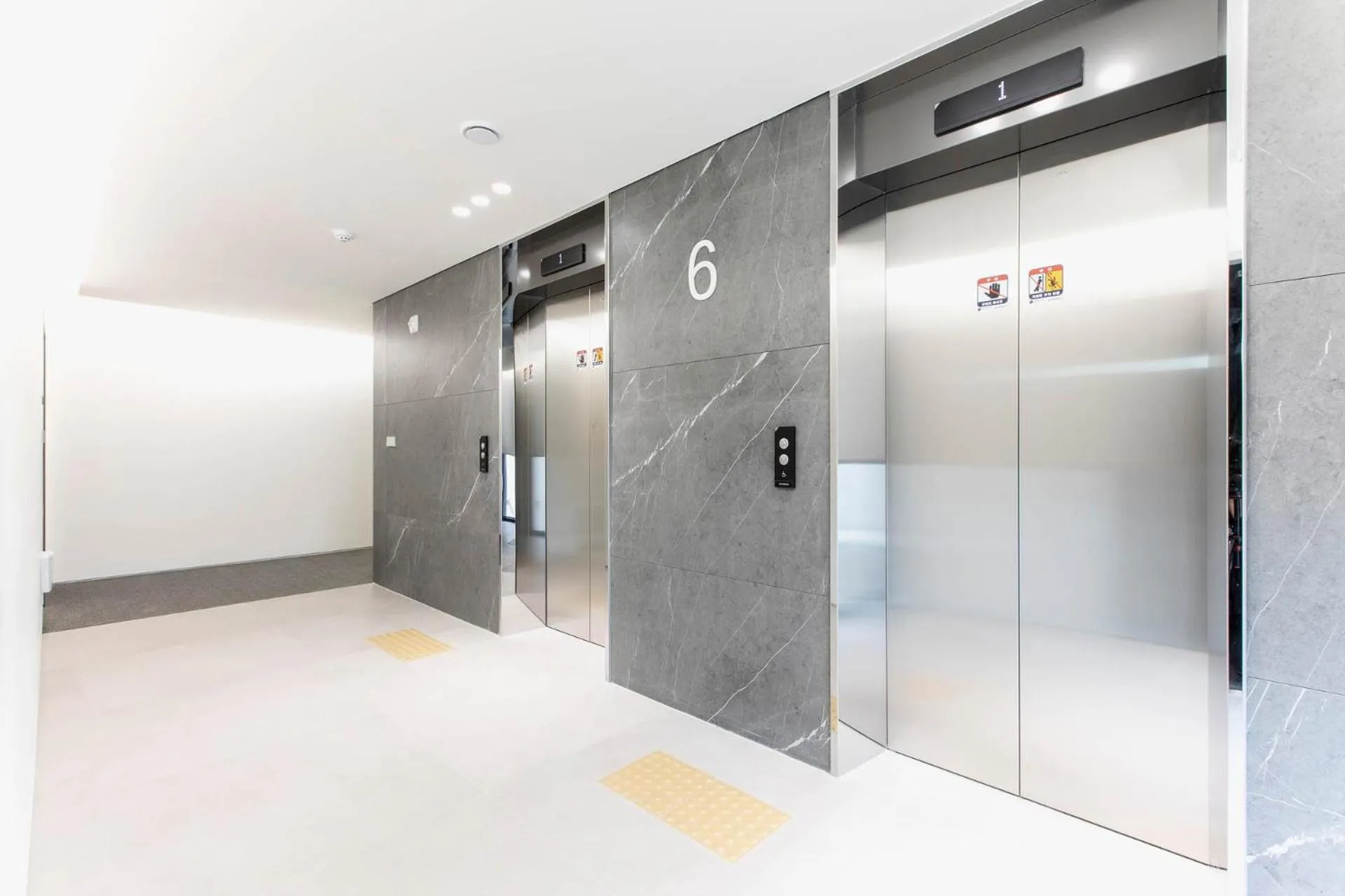 La Scene Hotel