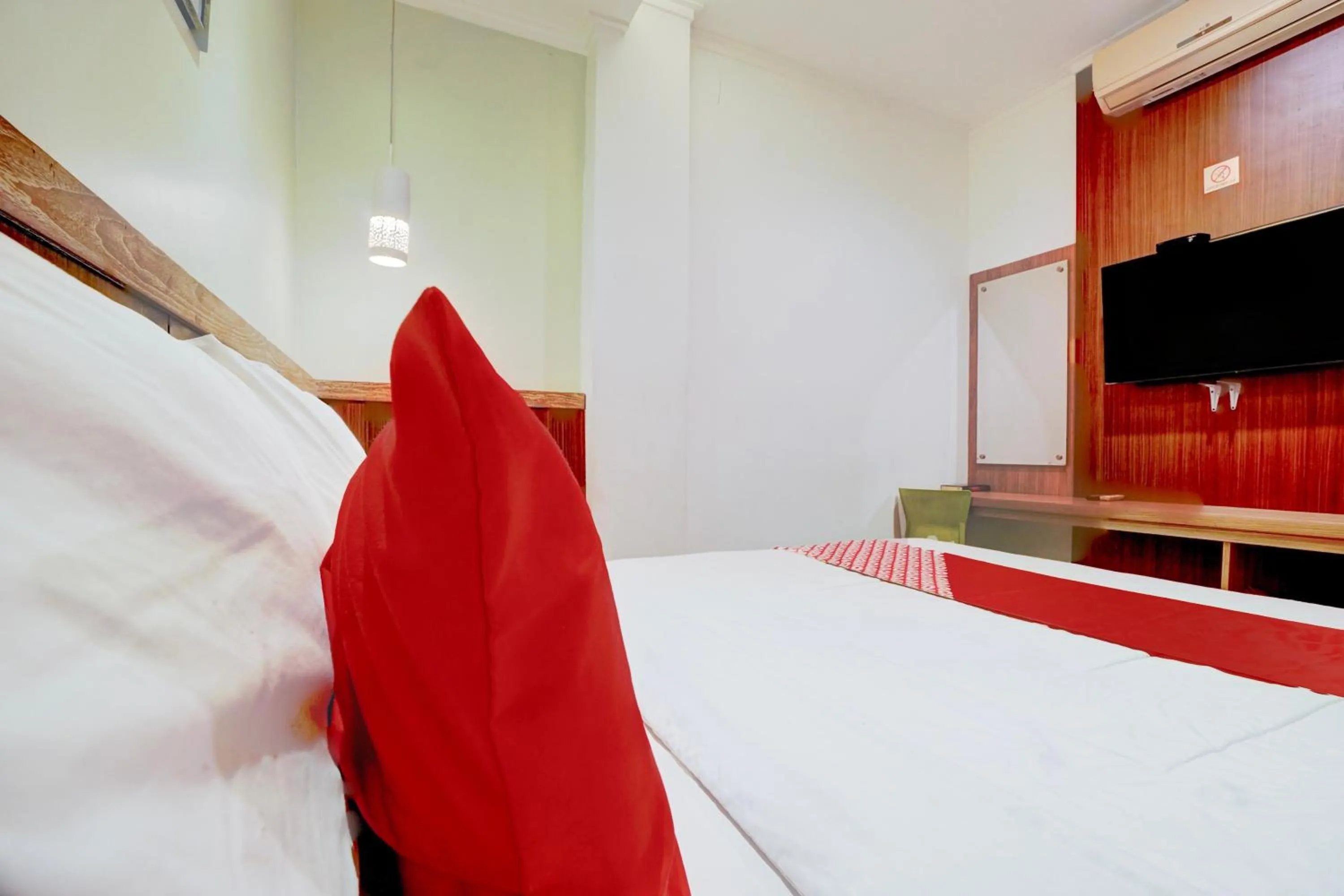 Bedroom, Bed in Hotel O Chinatown Near Ampel Formerly Hotel Novera