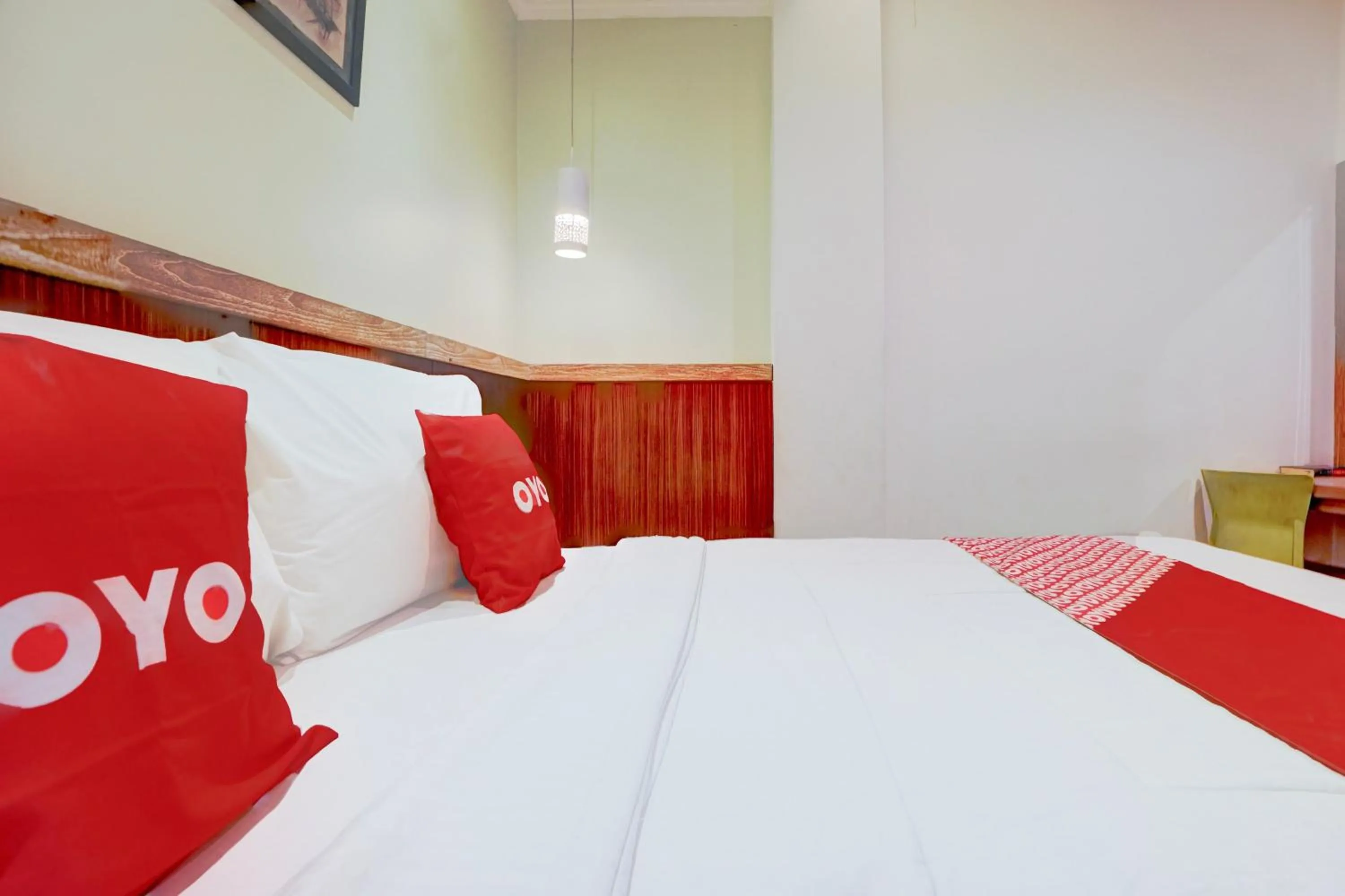 Bedroom, Bed in Hotel O Chinatown Near Ampel Formerly Hotel Novera