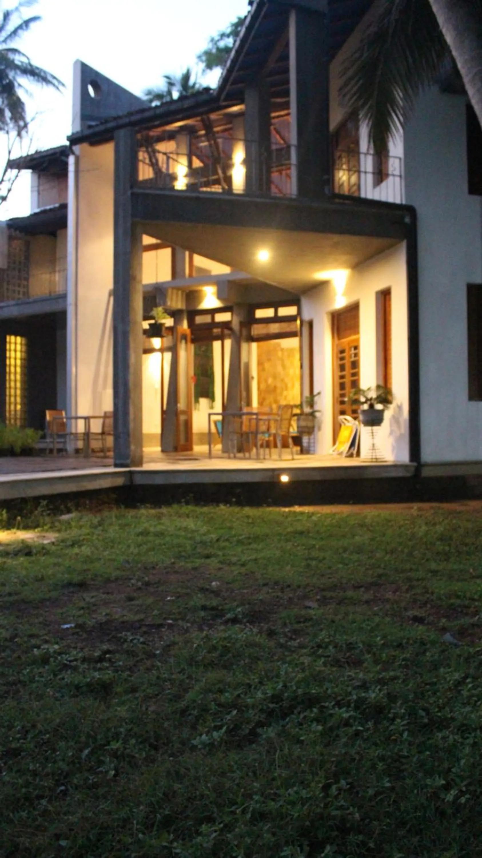 Restaurant/places to eat in Isana Beach House