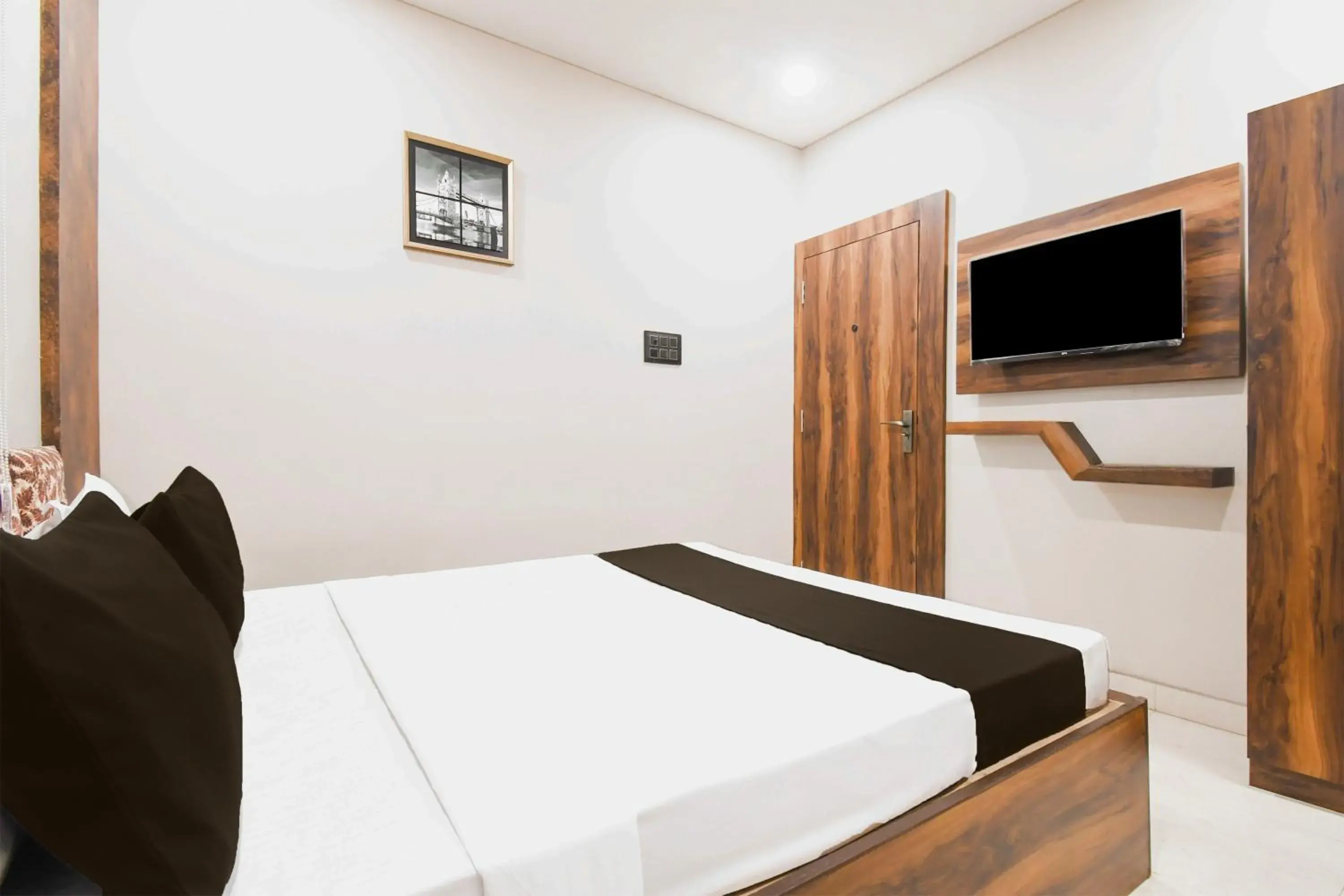 Standard Double Room - single occupancy in Super Hotel O Jamshedpur Near Burma Mines Formerly Hotel Square Standard Double Room - single occupancy in Super Hotel O Jamshedpur Near Burma Mines Formerly Hotel Square
