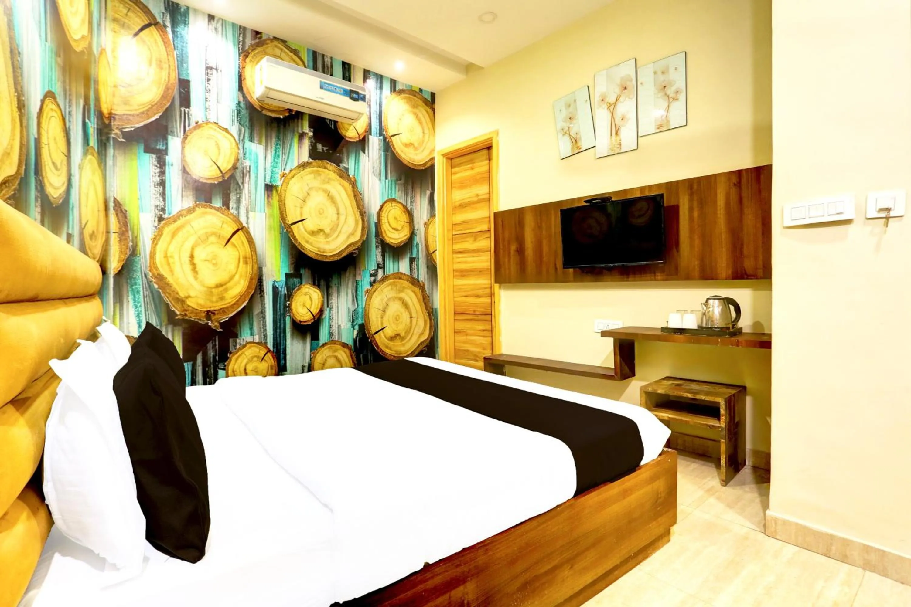 Bedroom, Bed in Hotel O by OYO Alpine Inn