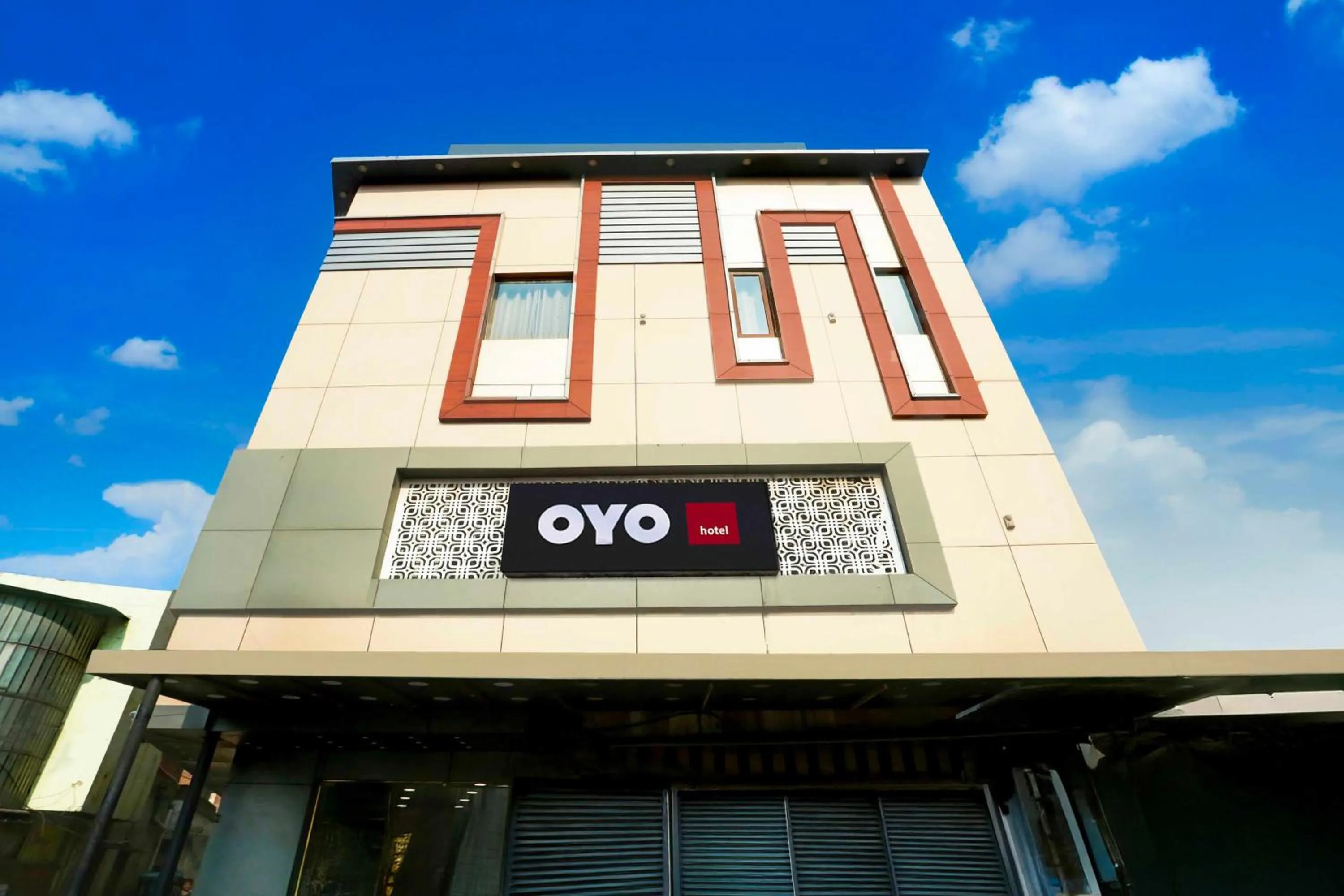 Facade/entrance in Hotel O by OYO Alpine Inn