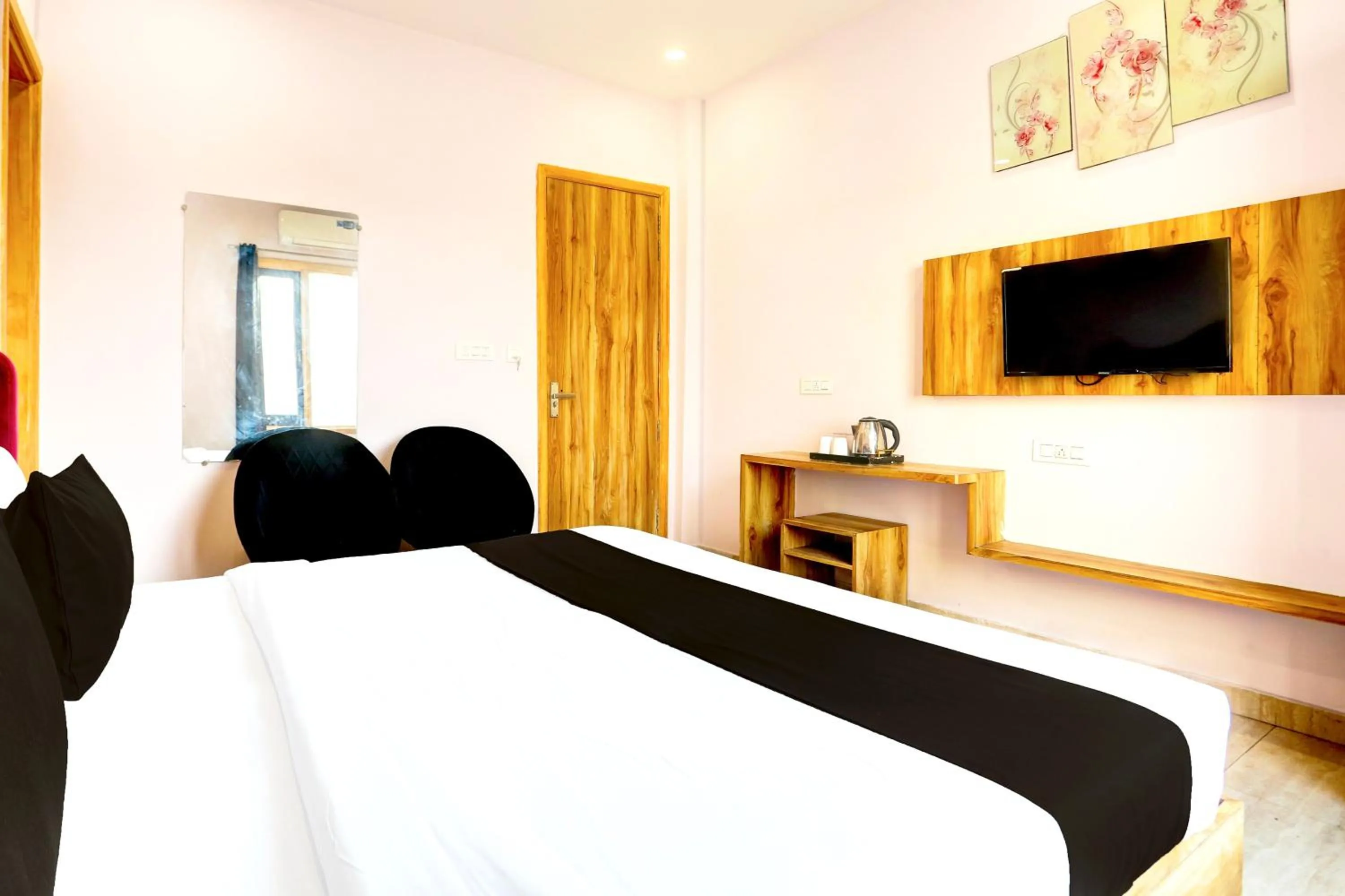 Bedroom, Bed in Hotel O by OYO Alpine Inn