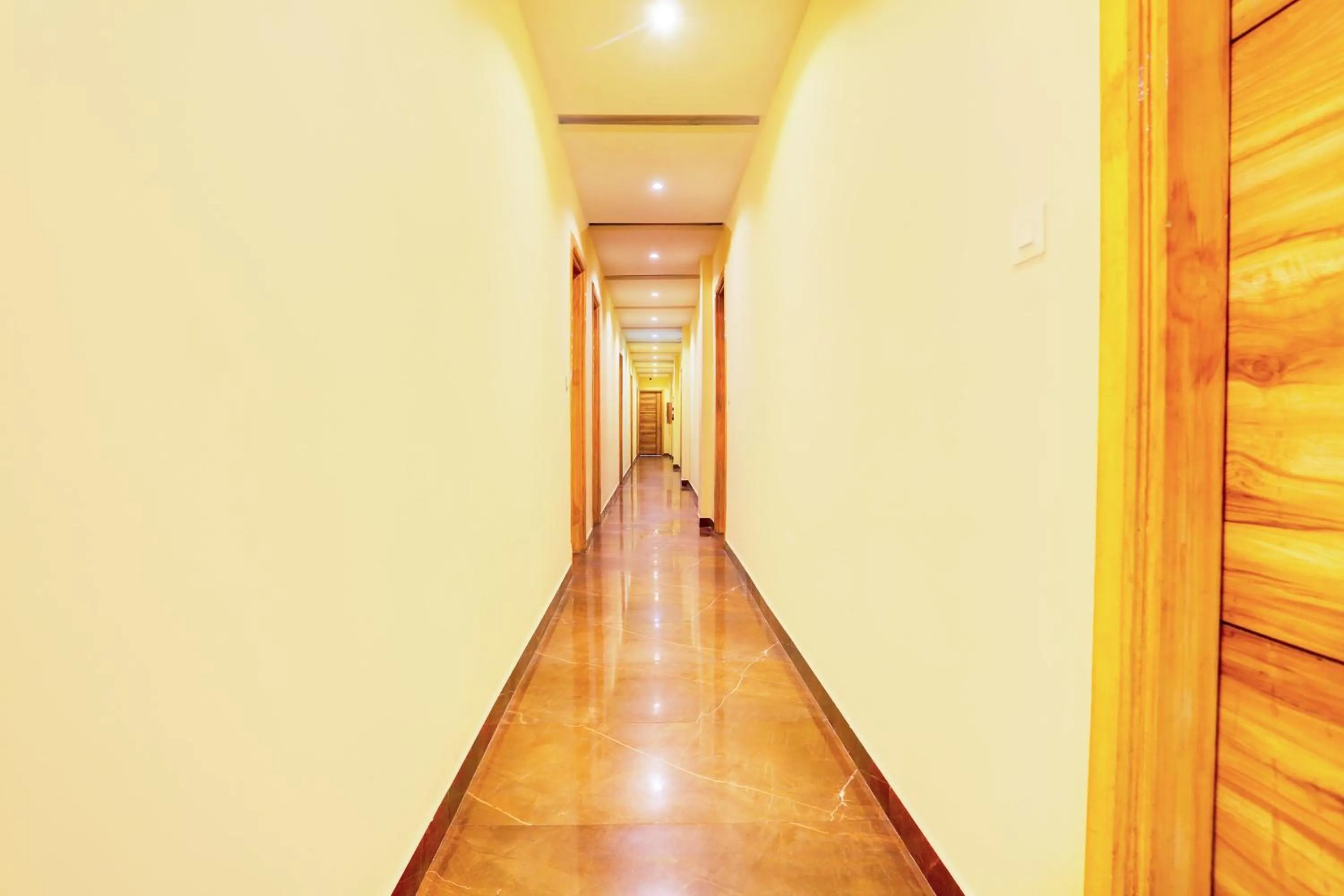 Lobby or reception in Hotel O by OYO Alpine Inn