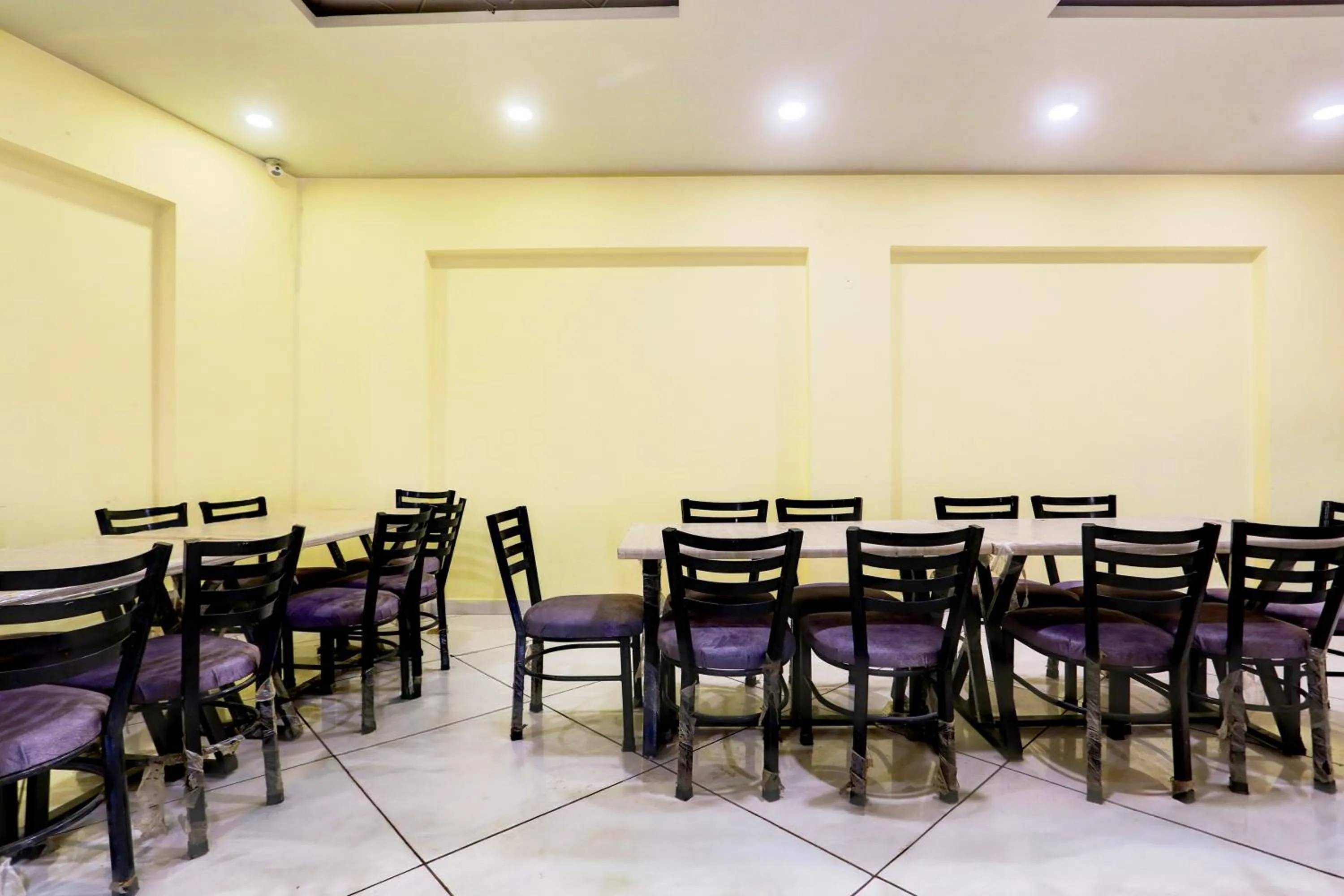 Lobby or reception in Hotel O by OYO Alpine Inn