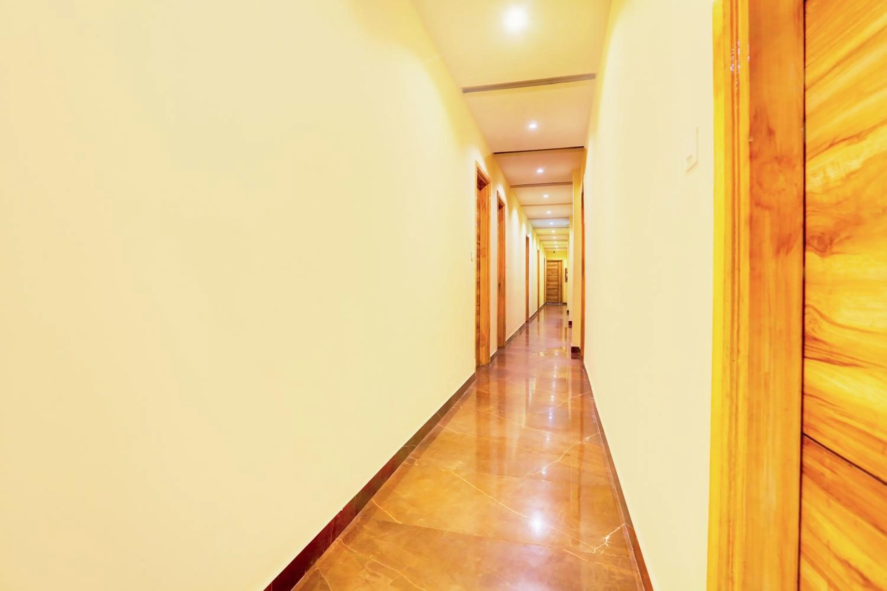 Lobby or reception in Hotel O by OYO Alpine Inn