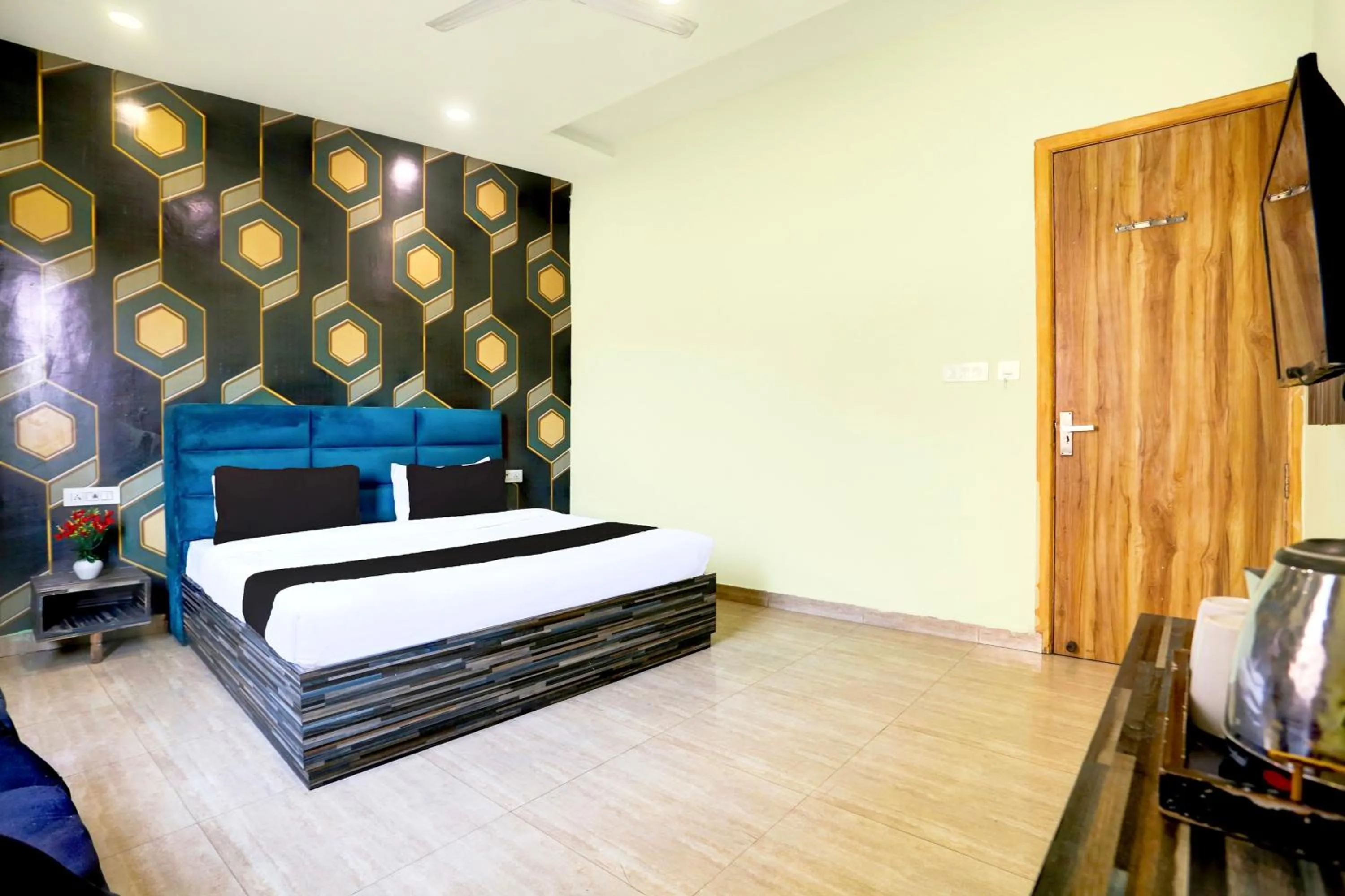 Bedroom, Bed in Hotel O by OYO Alpine Inn