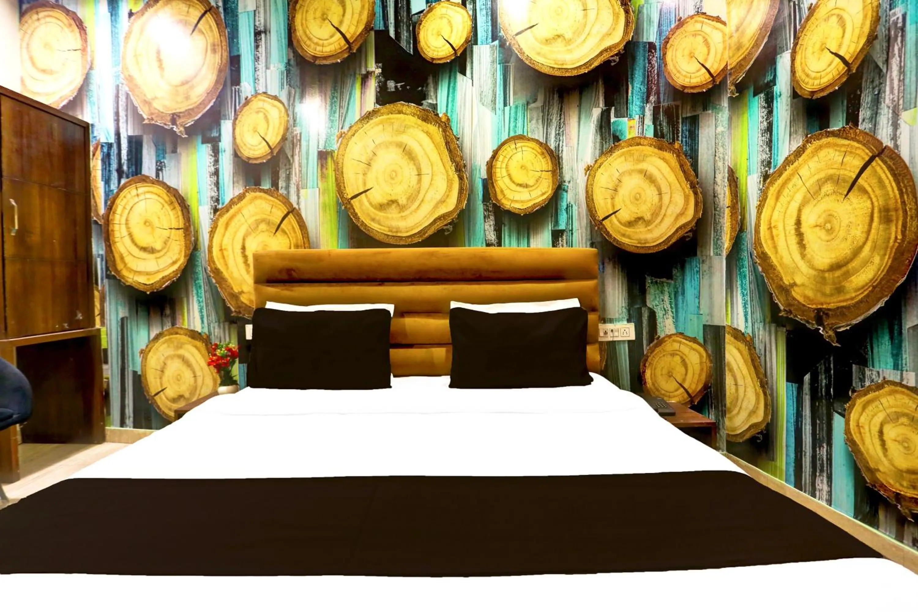 Bedroom, Bed in Hotel O by OYO Alpine Inn