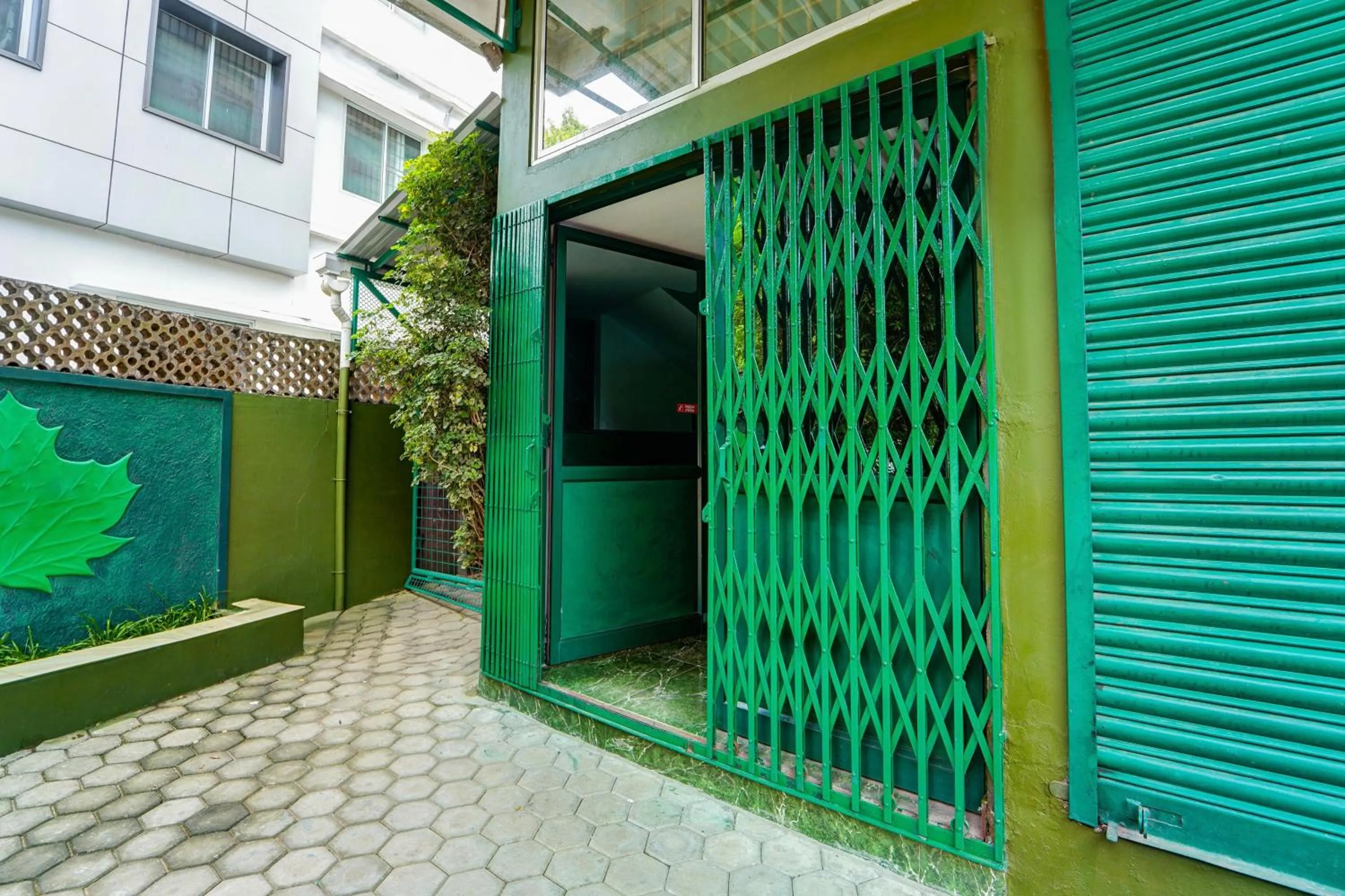 Facade/entrance in Super Hotel O Vennala Near Palarivattom