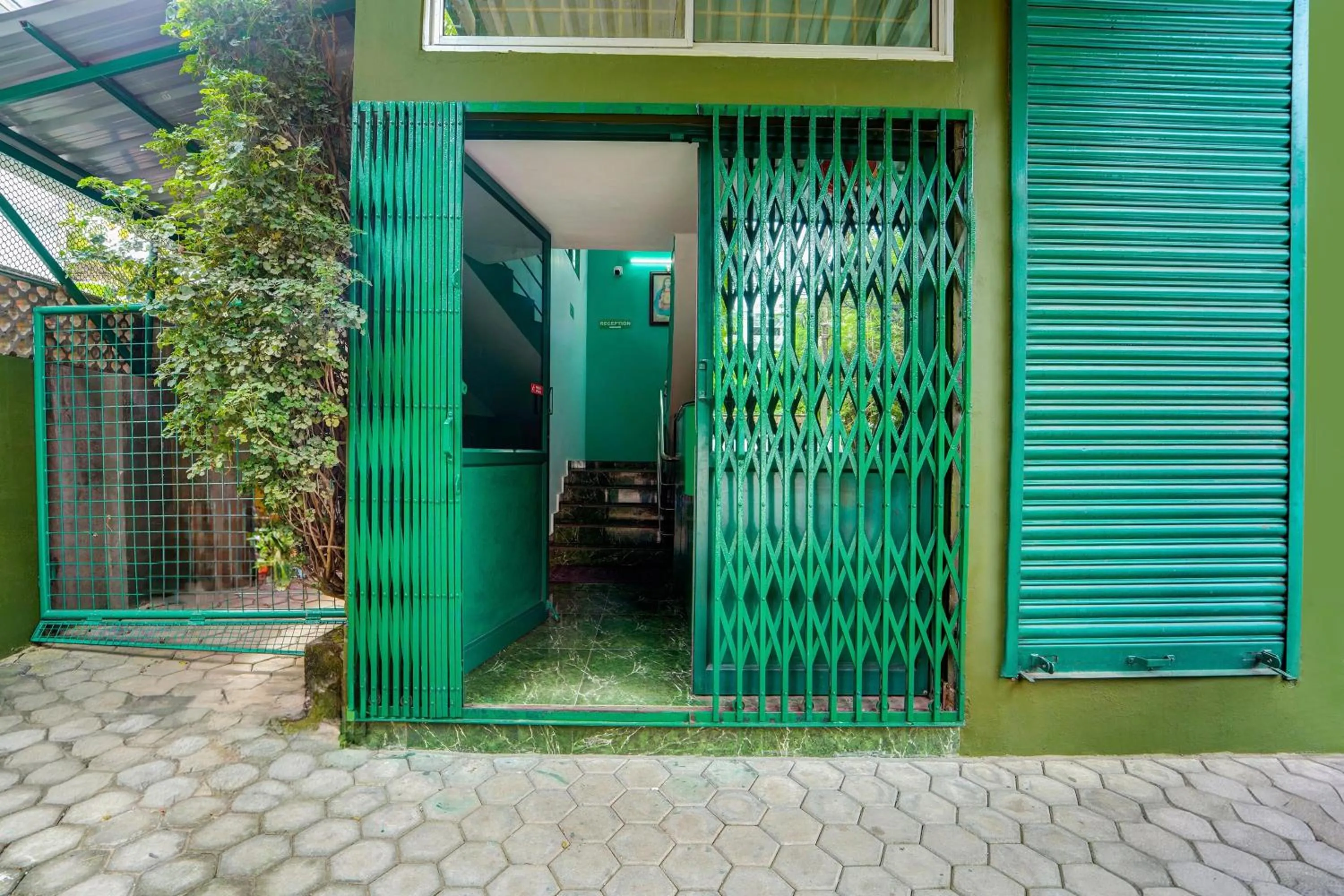 Facade/entrance in Super Hotel O Vennala Near Palarivattom