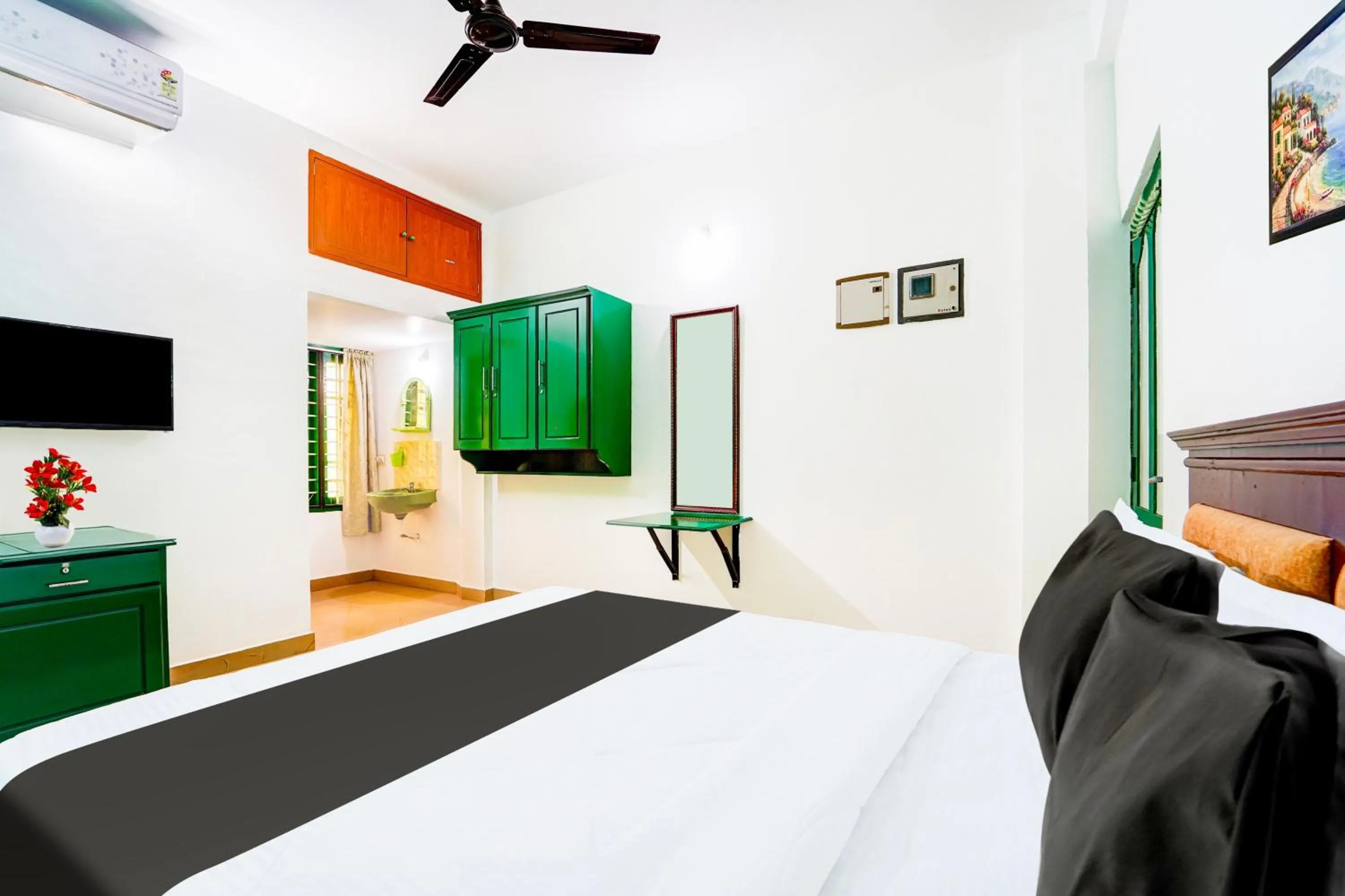 Bedroom, Bed in Super Hotel O Vennala Near Palarivattom
