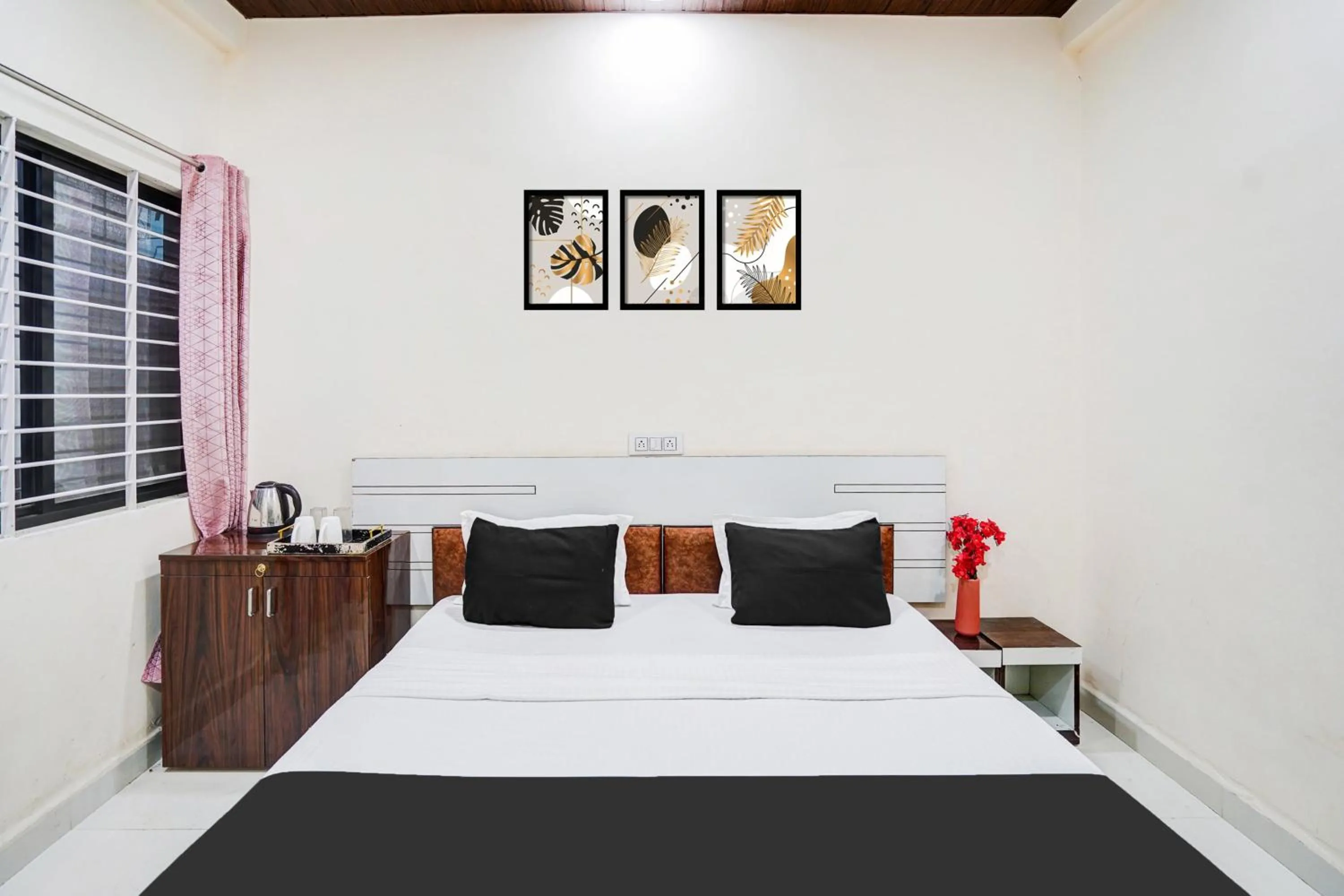 Bedroom, Bed in Hotel O Convention Centre Indore Formerly Madhur Shree