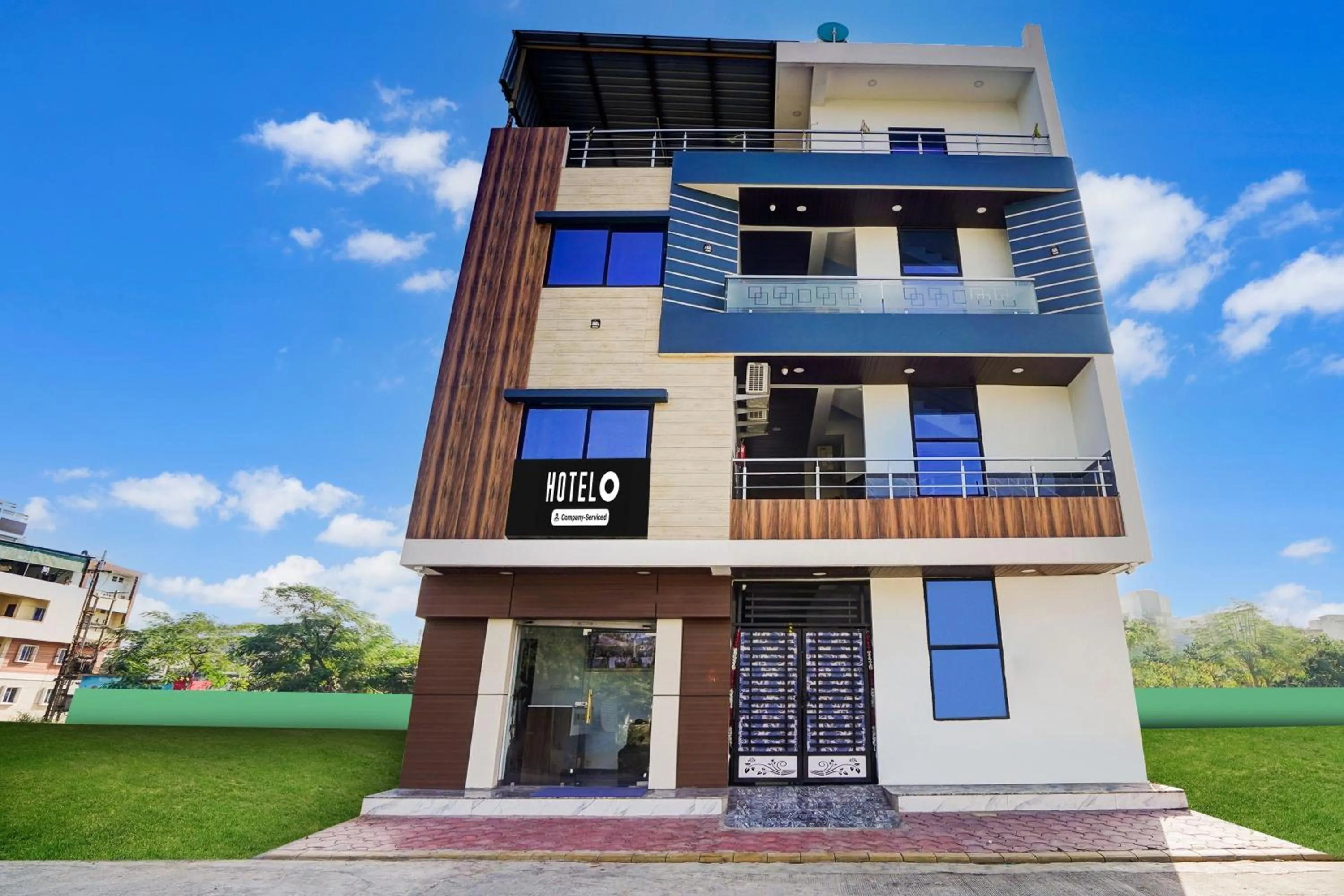 Facade/entrance in Hotel O Convention Centre Indore Formerly Madhur Shree