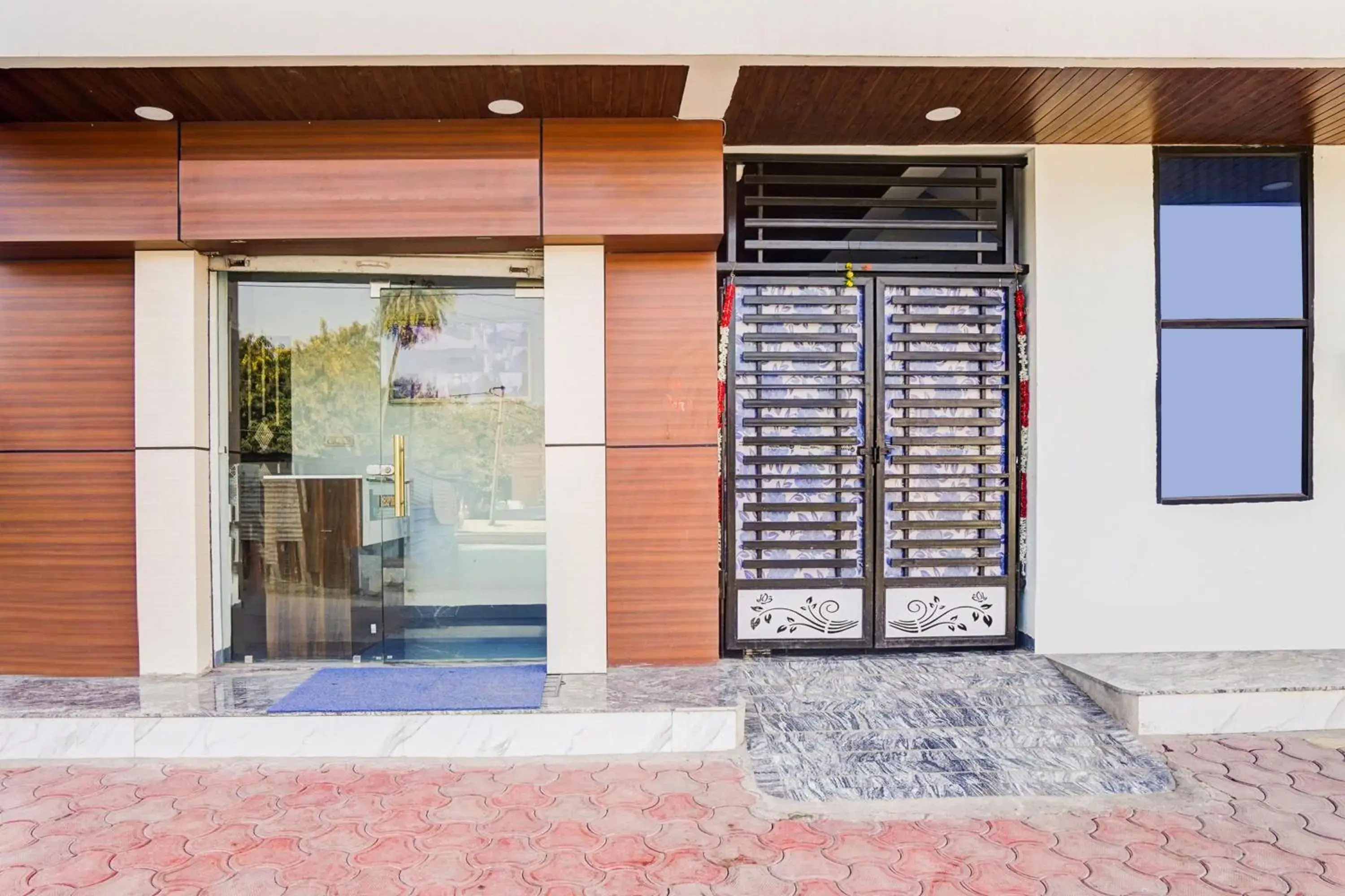 Facade/entrance in Hotel O Convention Centre Indore Formerly Madhur Shree Facade/entrance in Hotel O Convention Centre Indore Formerly Madhur Shree