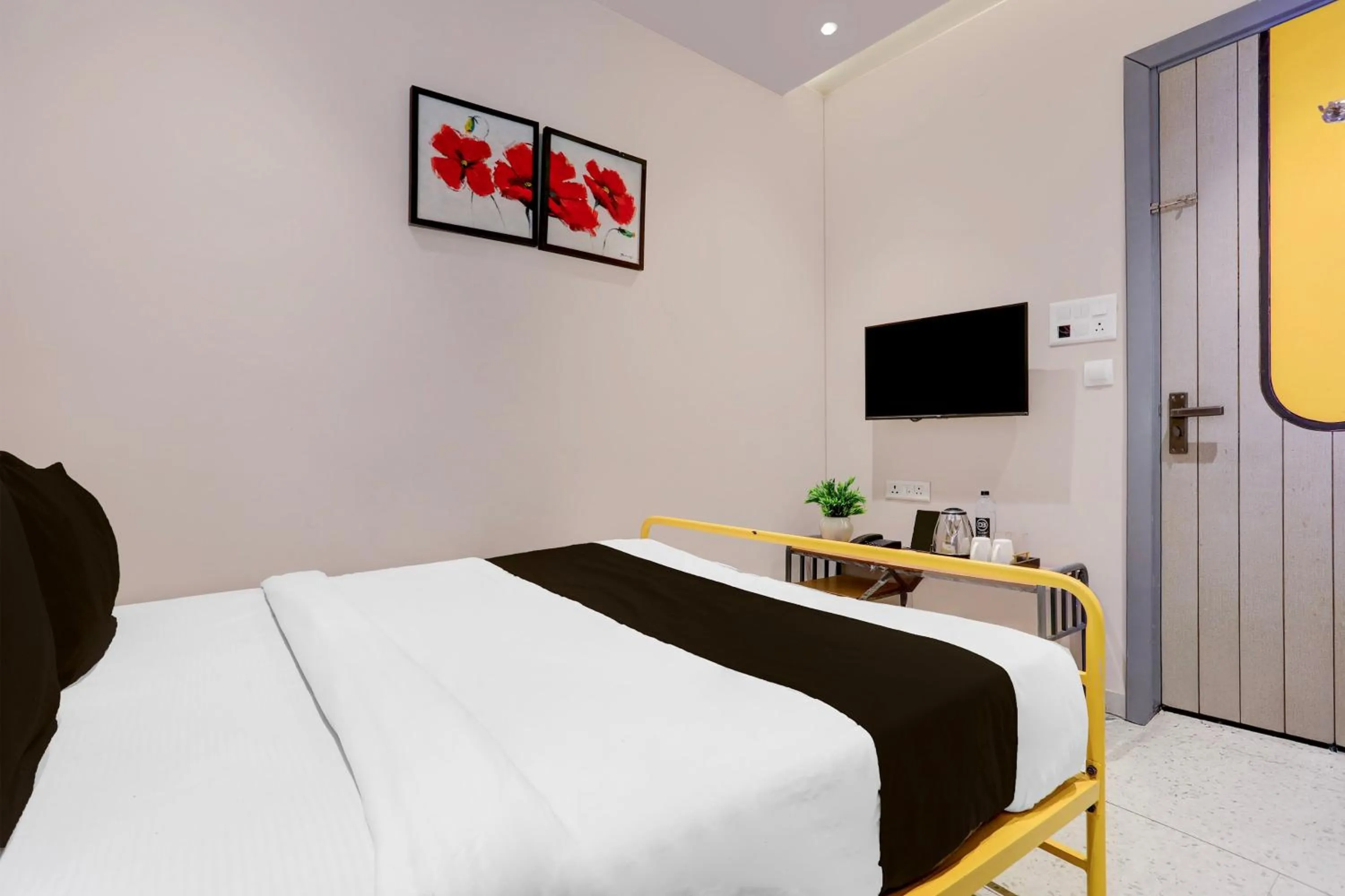 Bedroom, Bed in Super Townhouse Vaishali Nagar Jaipur Formerly Pentagon Boutique Hotel