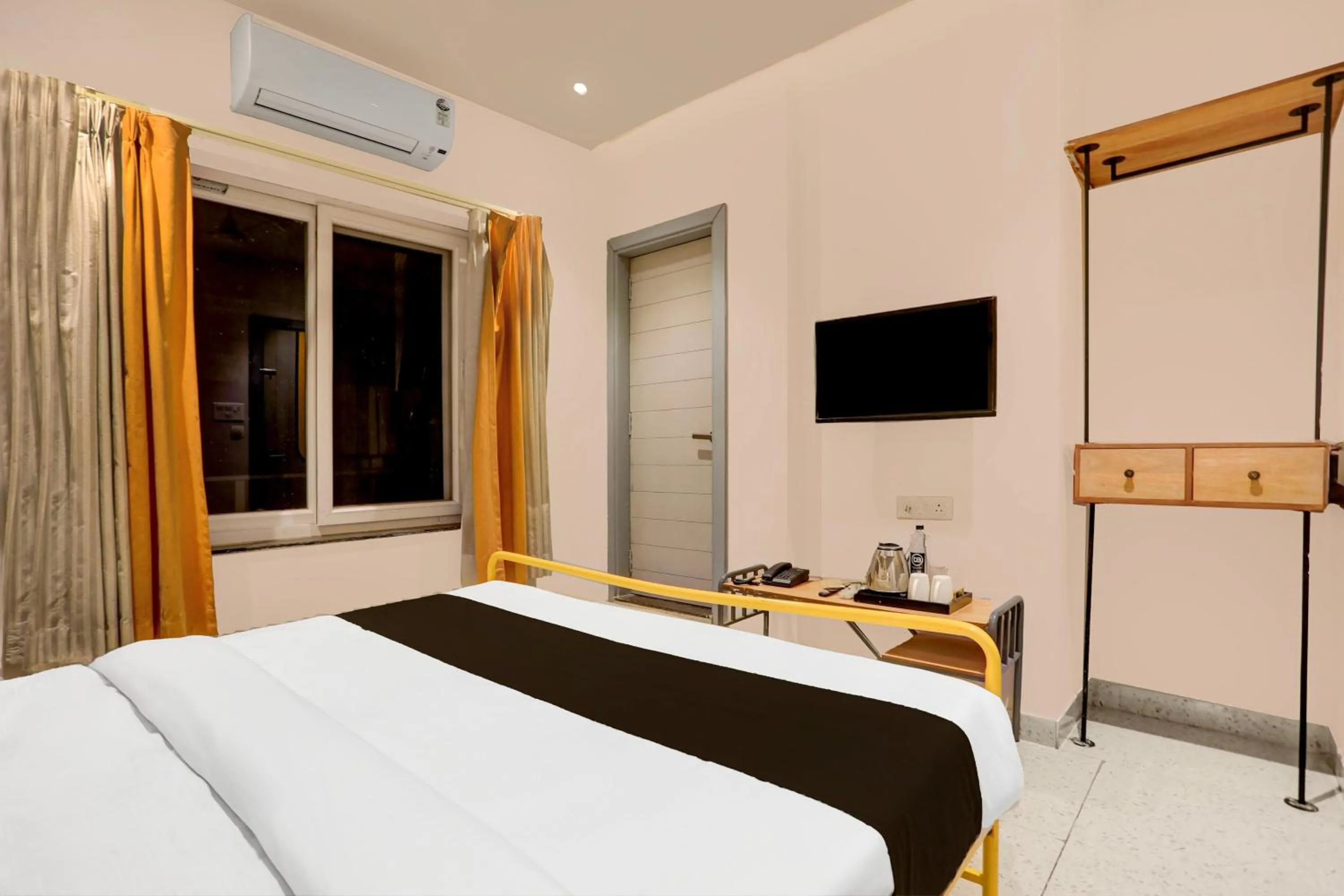 Bedroom, Bed in Super Townhouse Vaishali Nagar Jaipur Formerly Pentagon Boutique Hotel