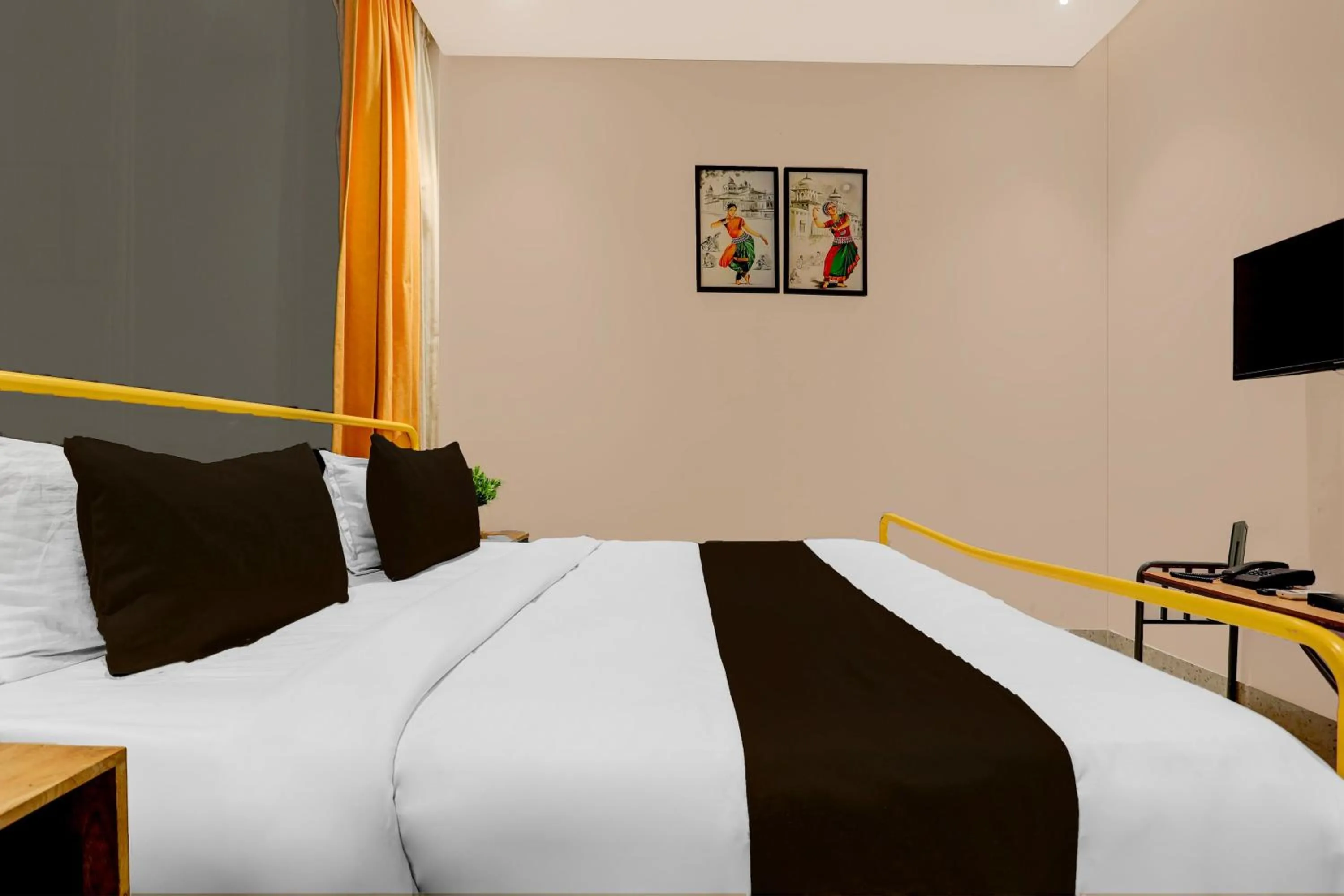 Bedroom, Bed in Super Townhouse Vaishali Nagar Jaipur Formerly Pentagon Boutique Hotel