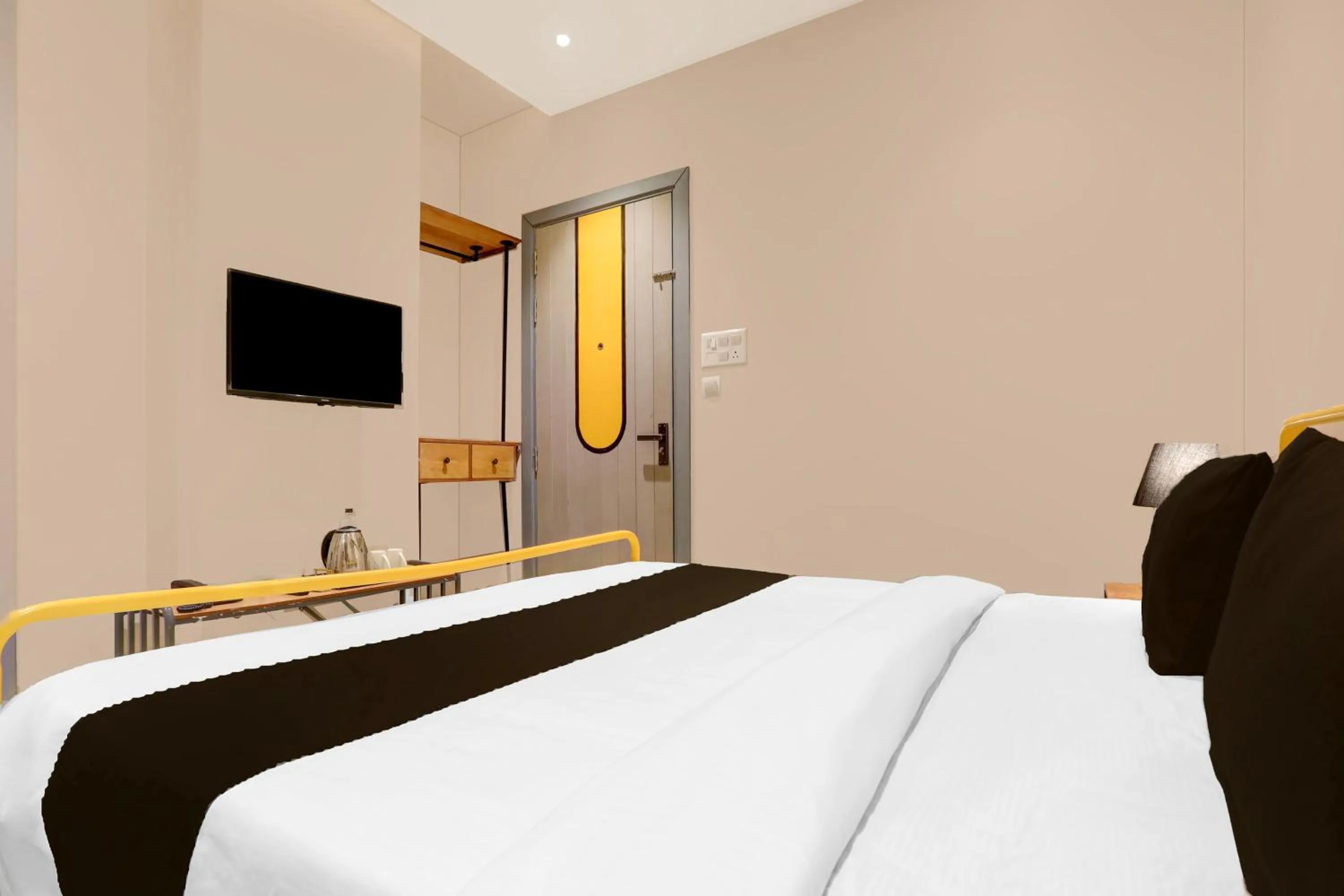 Bedroom, Bed in Super Townhouse Vaishali Nagar Jaipur Formerly Pentagon Boutique Hotel