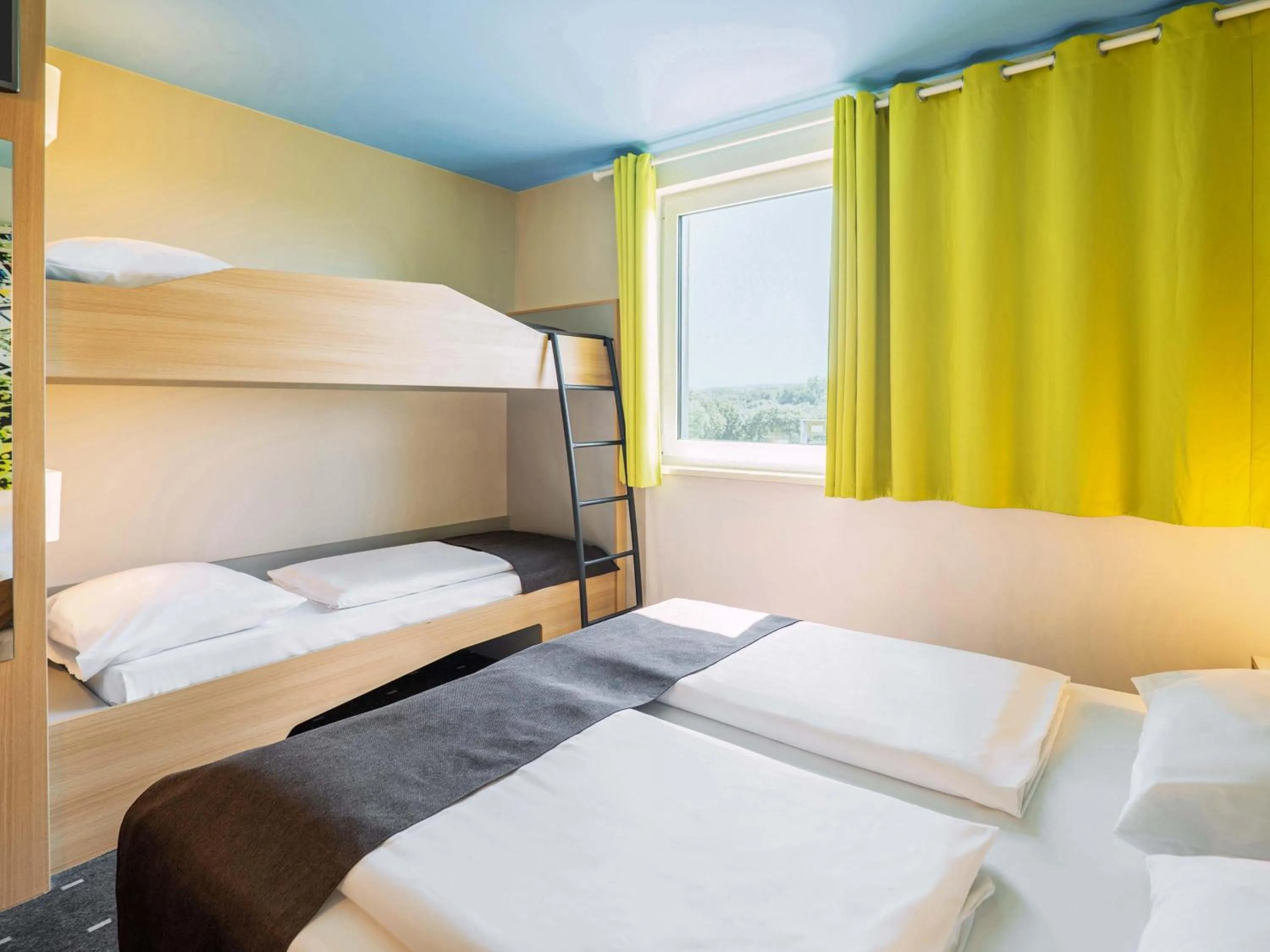 Bed in B&B Hotel Karlsruhe