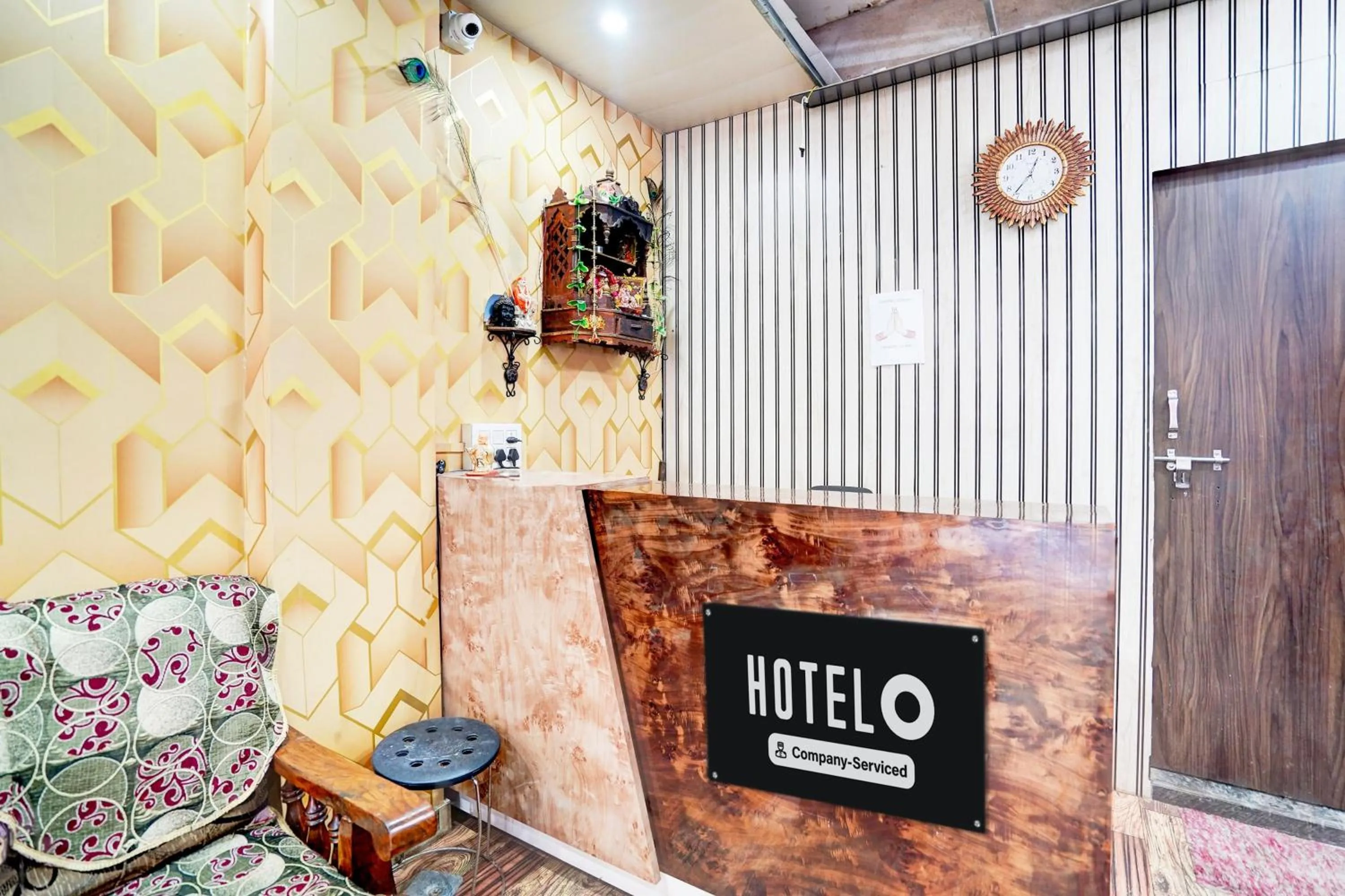 Lobby or reception in Super Hotel O BLW Kakarmatta Near Banaras Junction