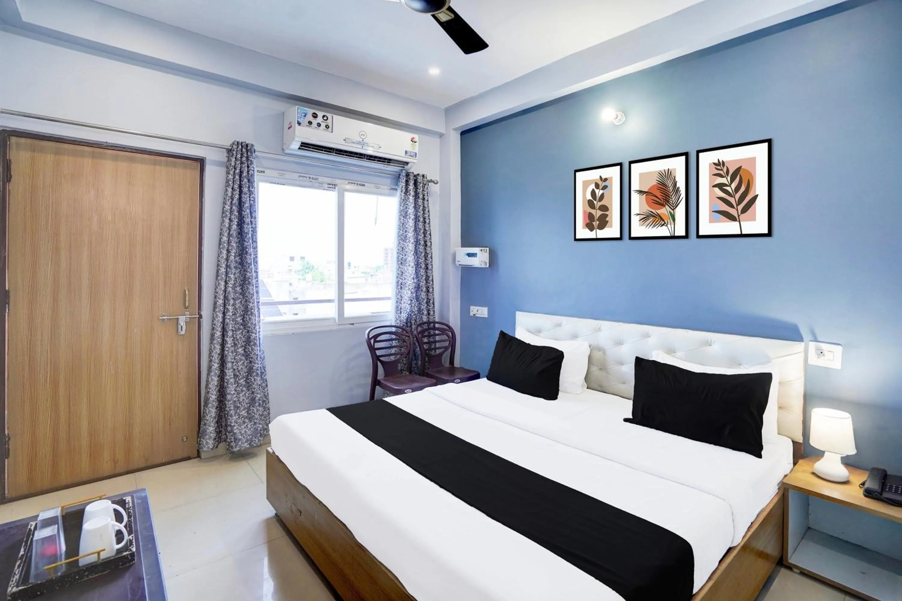 Bedroom, Bed in Super Hotel O BLW Kakarmatta Near Banaras Junction