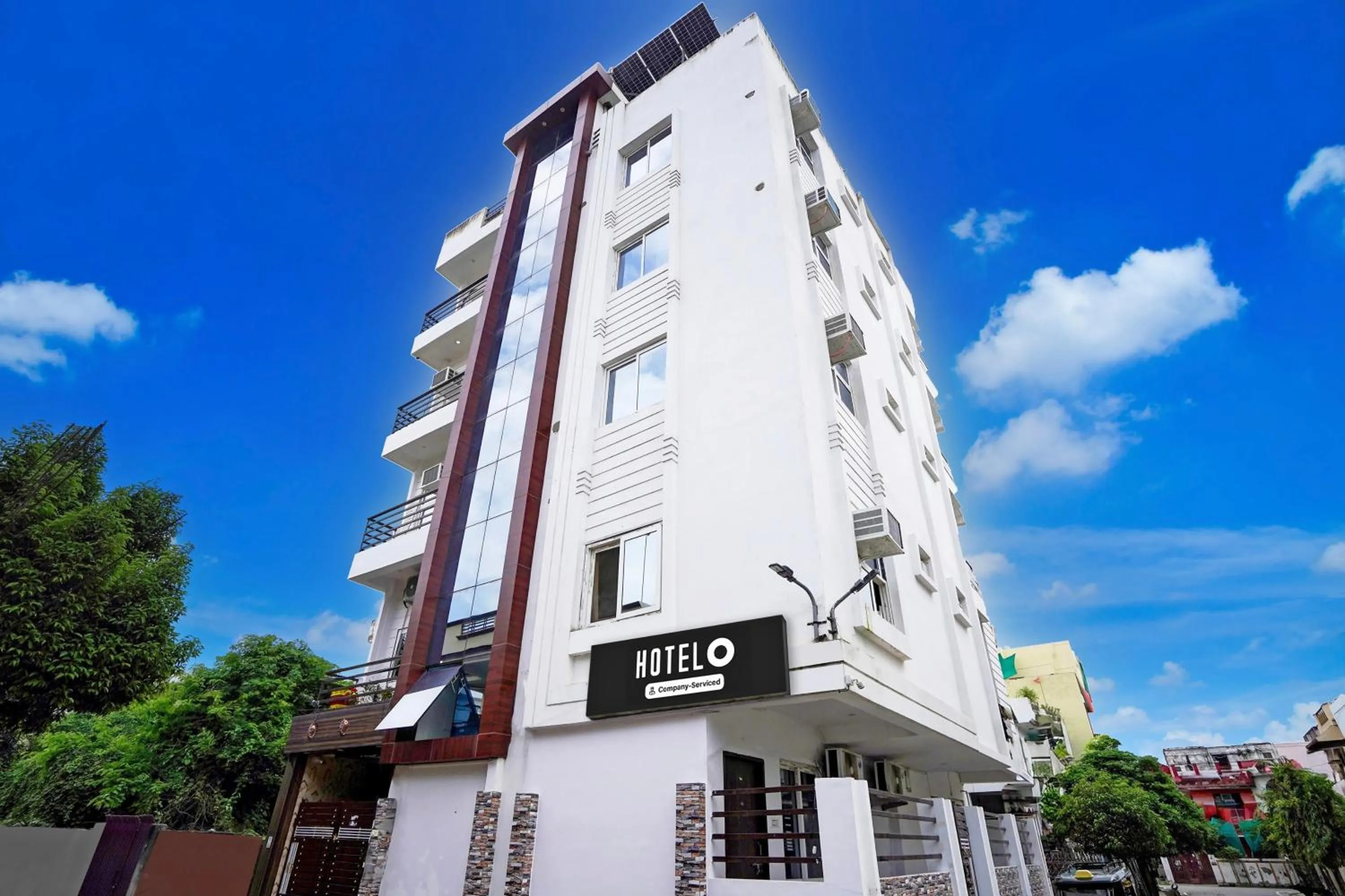 Facade/entrance in Super Hotel O BLW Kakarmatta Near Banaras Junction