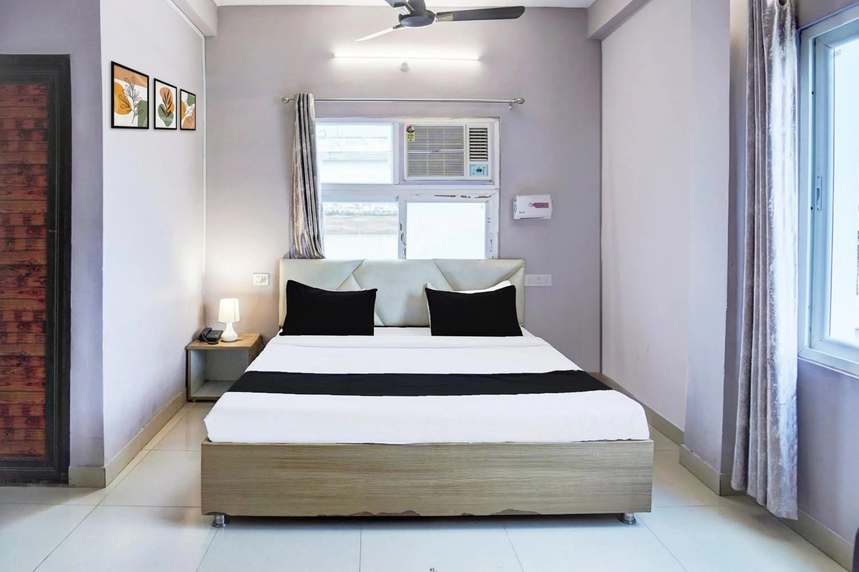 Bedroom, Bed in Super Hotel O BLW Kakarmatta Near Banaras Junction