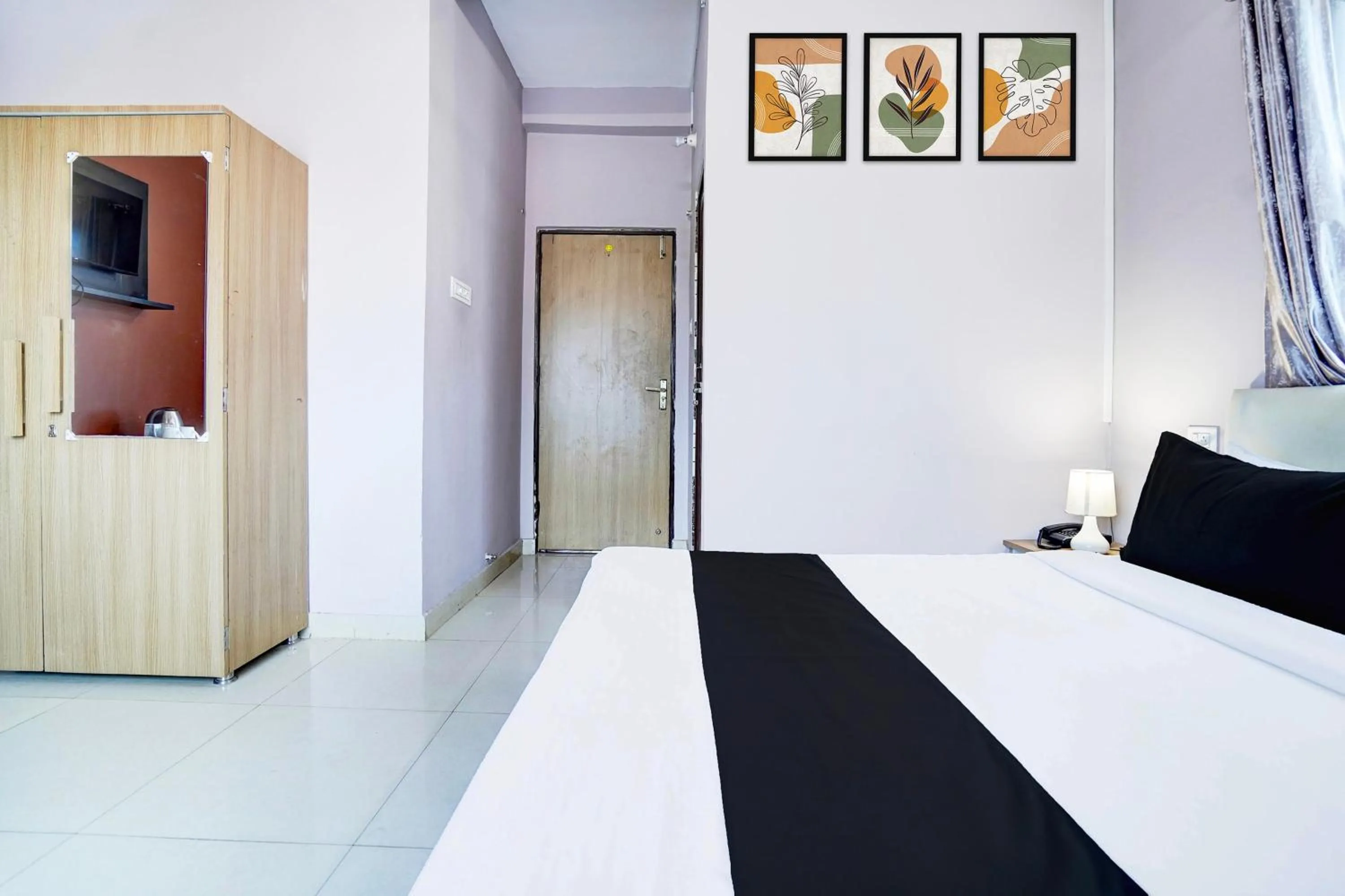 Bedroom, Bed in Super Hotel O BLW Kakarmatta Near Banaras Junction